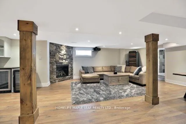 Photo 6 of 1124 Bridge Road, Oakville, West — HOMEH