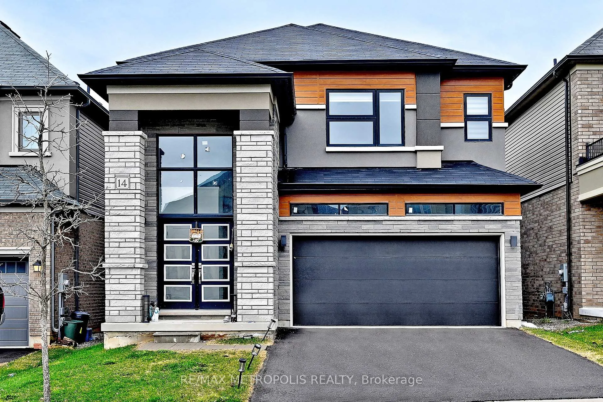 Photo 1 of 14 Jenner Drive, Brant, South Dumfries — HOMEH