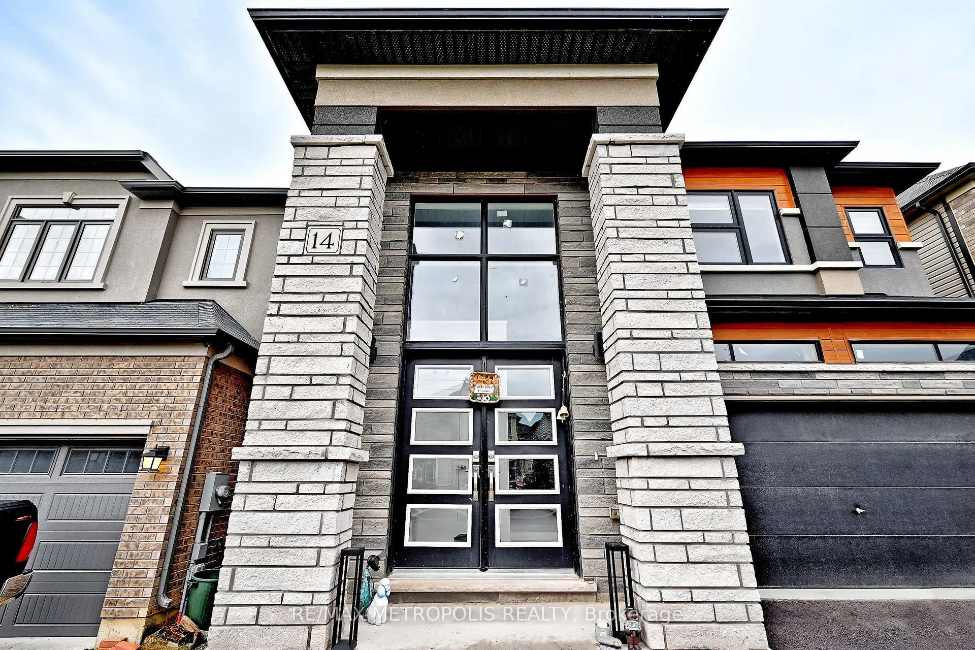 Photo 2 of 14 Jenner Drive, Brant, South Dumfries — HOMEH
