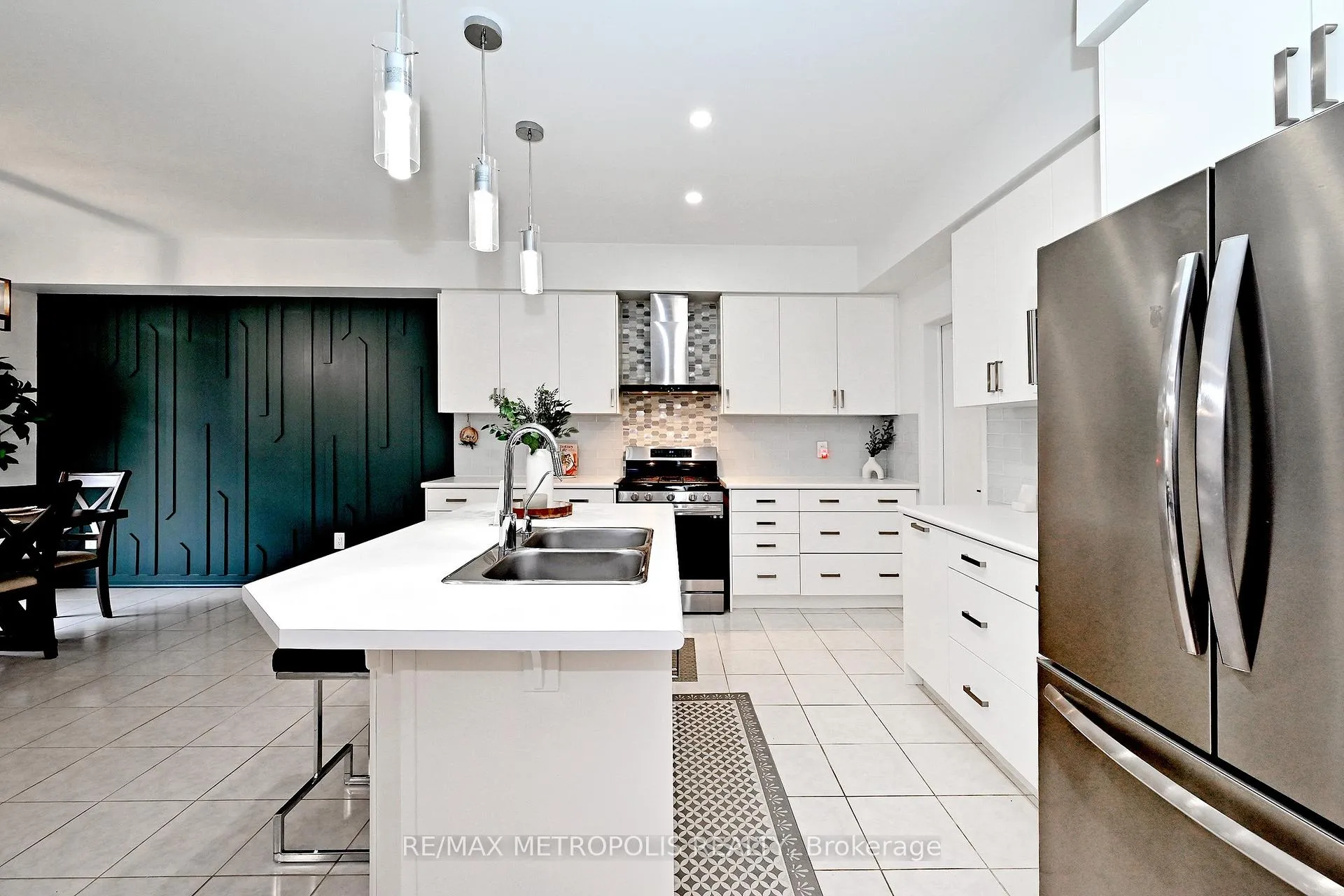 Photo 8 of 14 Jenner Drive, Brant, South Dumfries — HOMEH