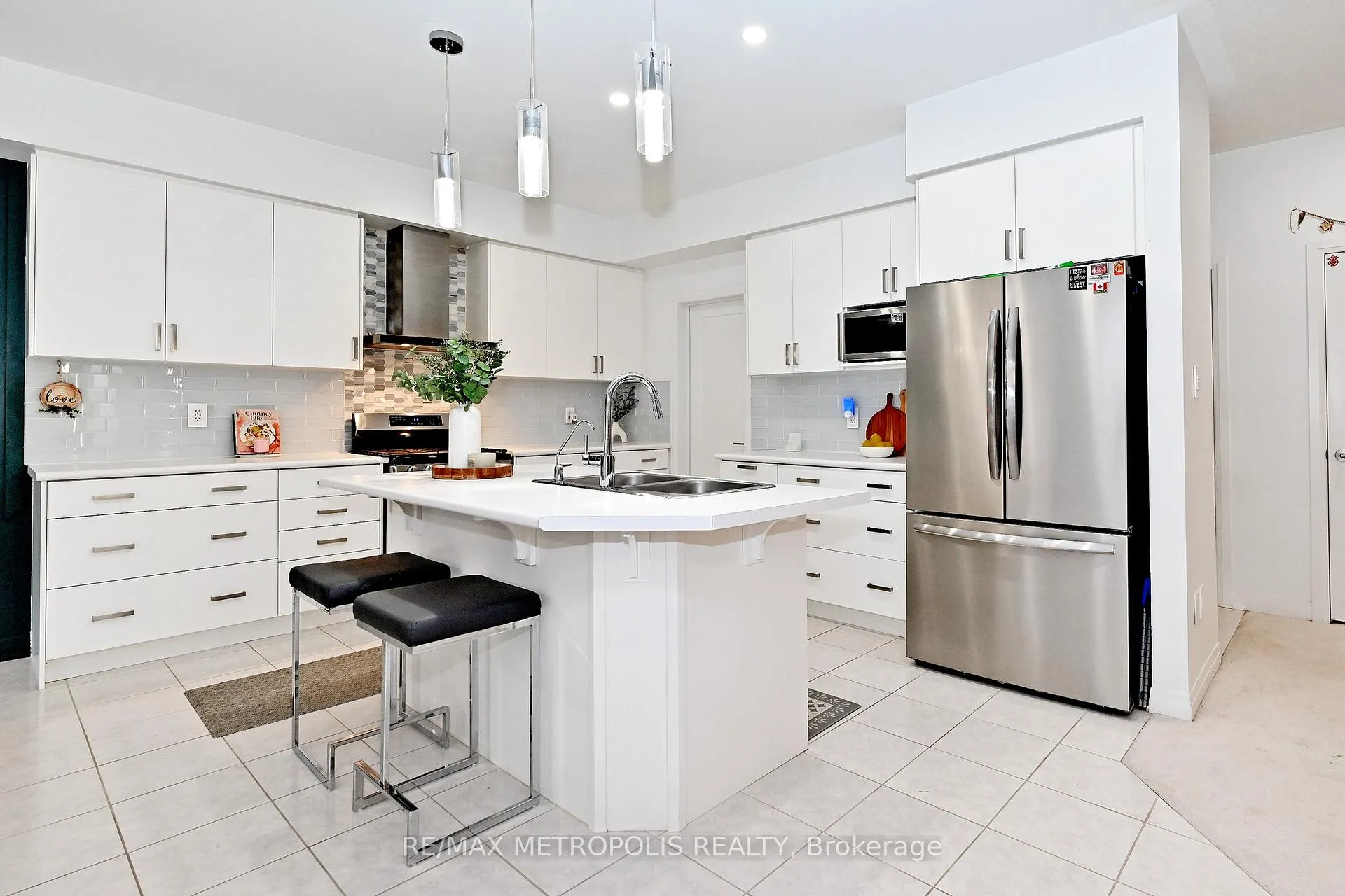 Photo 9 of 14 Jenner Drive, Brant, South Dumfries — HOMEH
