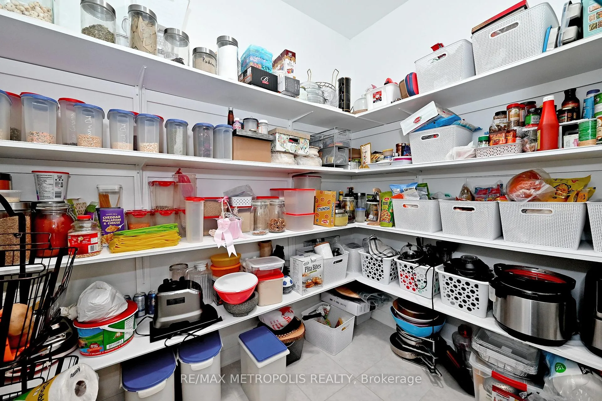 Photo 16 of 14 Jenner Drive, Brant, South Dumfries — HOMEH