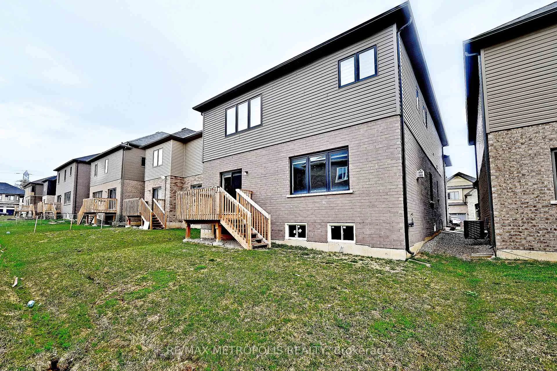 Photo 38 of 14 Jenner Drive, Brant, South Dumfries — HOMEH