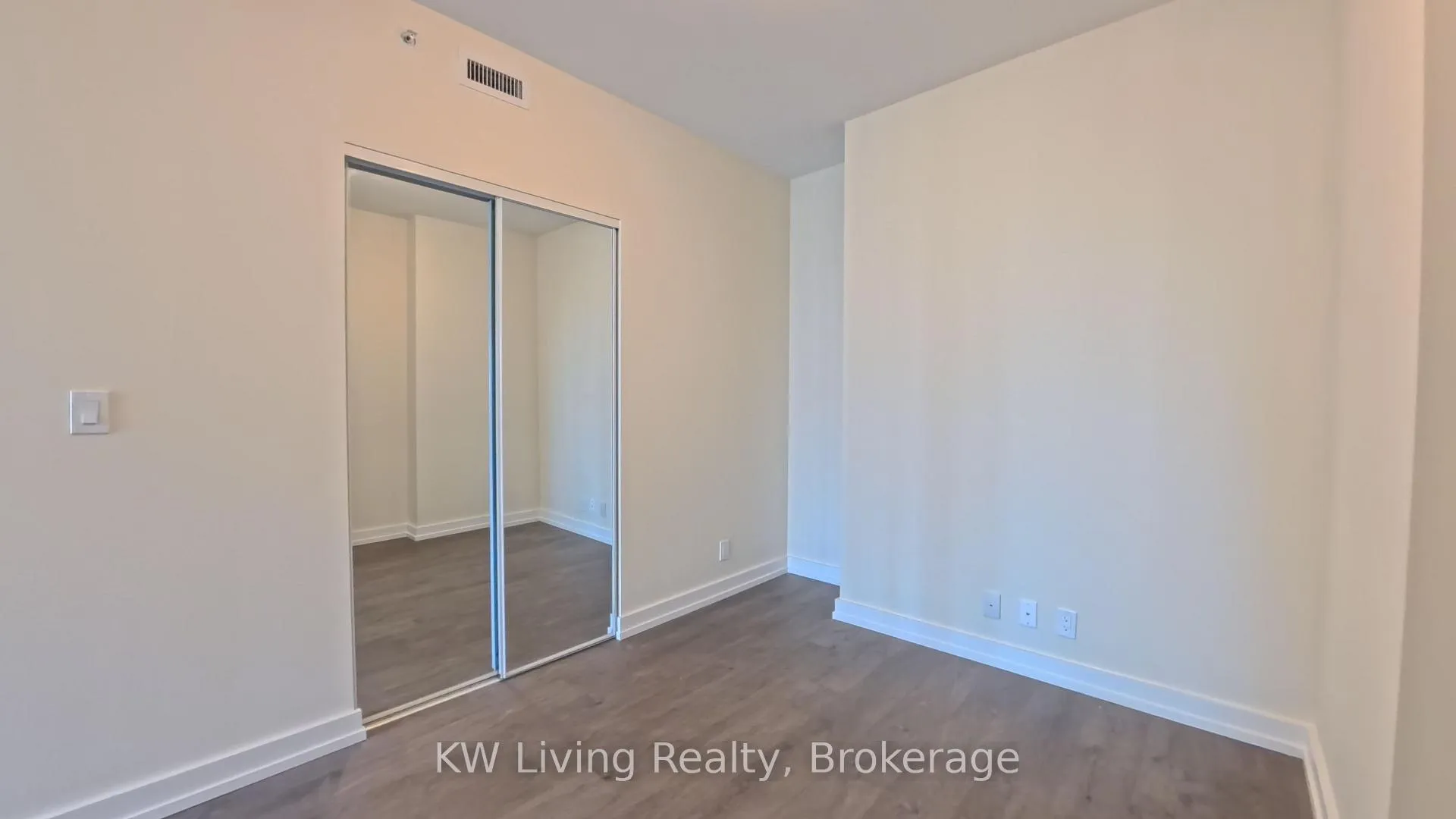 Photo 14 of Unit 904, 75 James Street S, Hamilton, Corktown — HOMEH