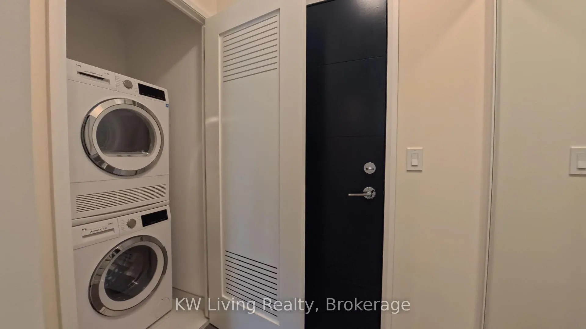 Photo 24 of Unit 904, 75 James Street S, Hamilton, Corktown — HOMEH