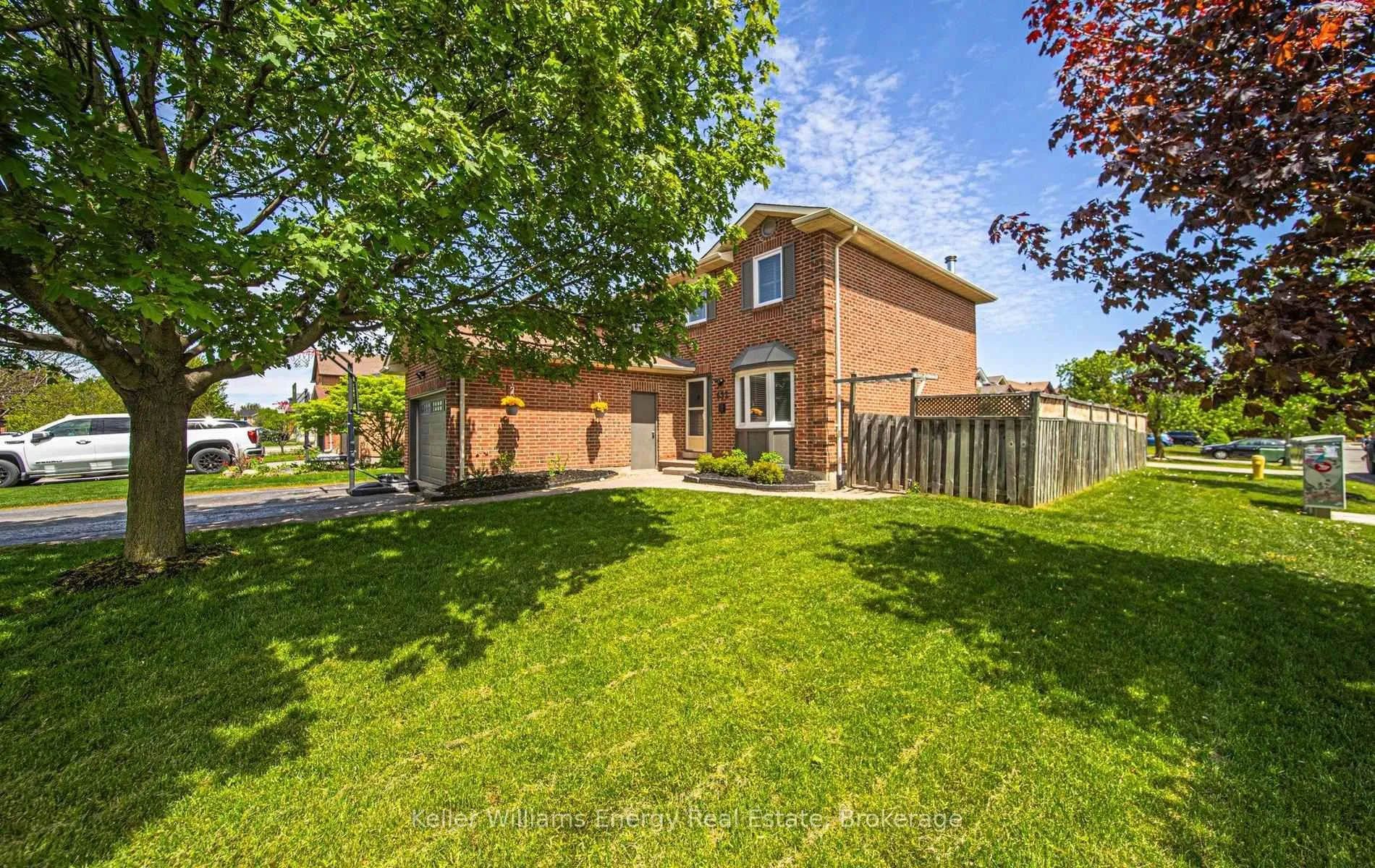 Photo 2 of 632 Chiron Crescent, Pickering, Amberlea — HOMEH