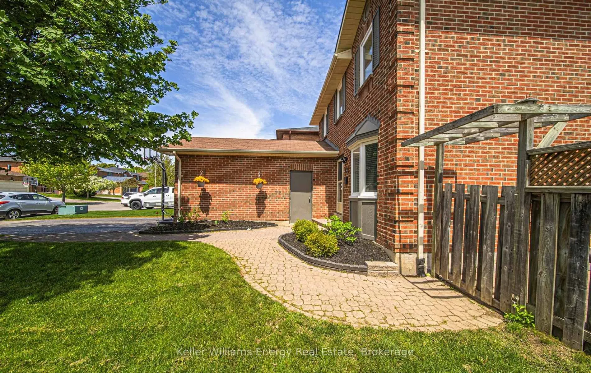 Photo 3 of 632 Chiron Crescent, Pickering, Amberlea — HOMEH