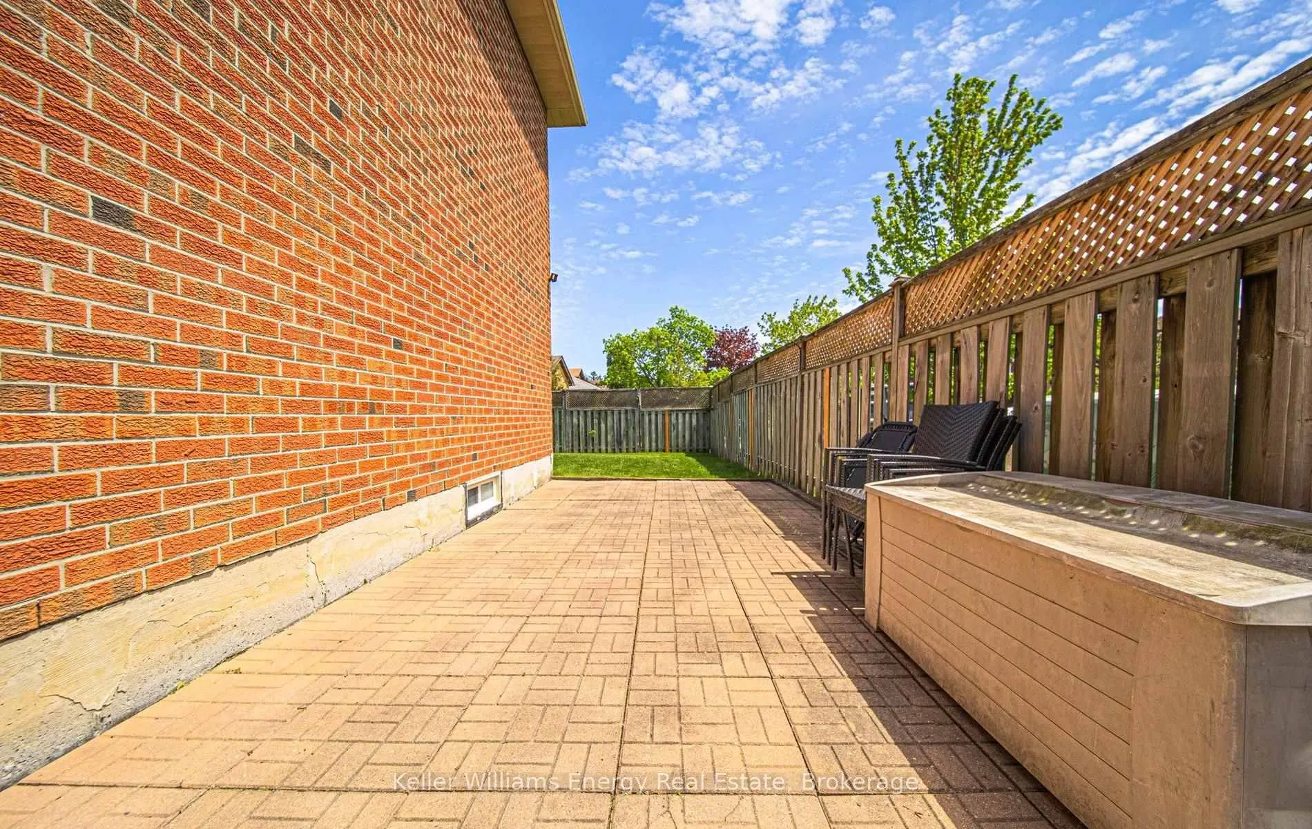 Photo 4 of 632 Chiron Crescent, Pickering, Amberlea — HOMEH