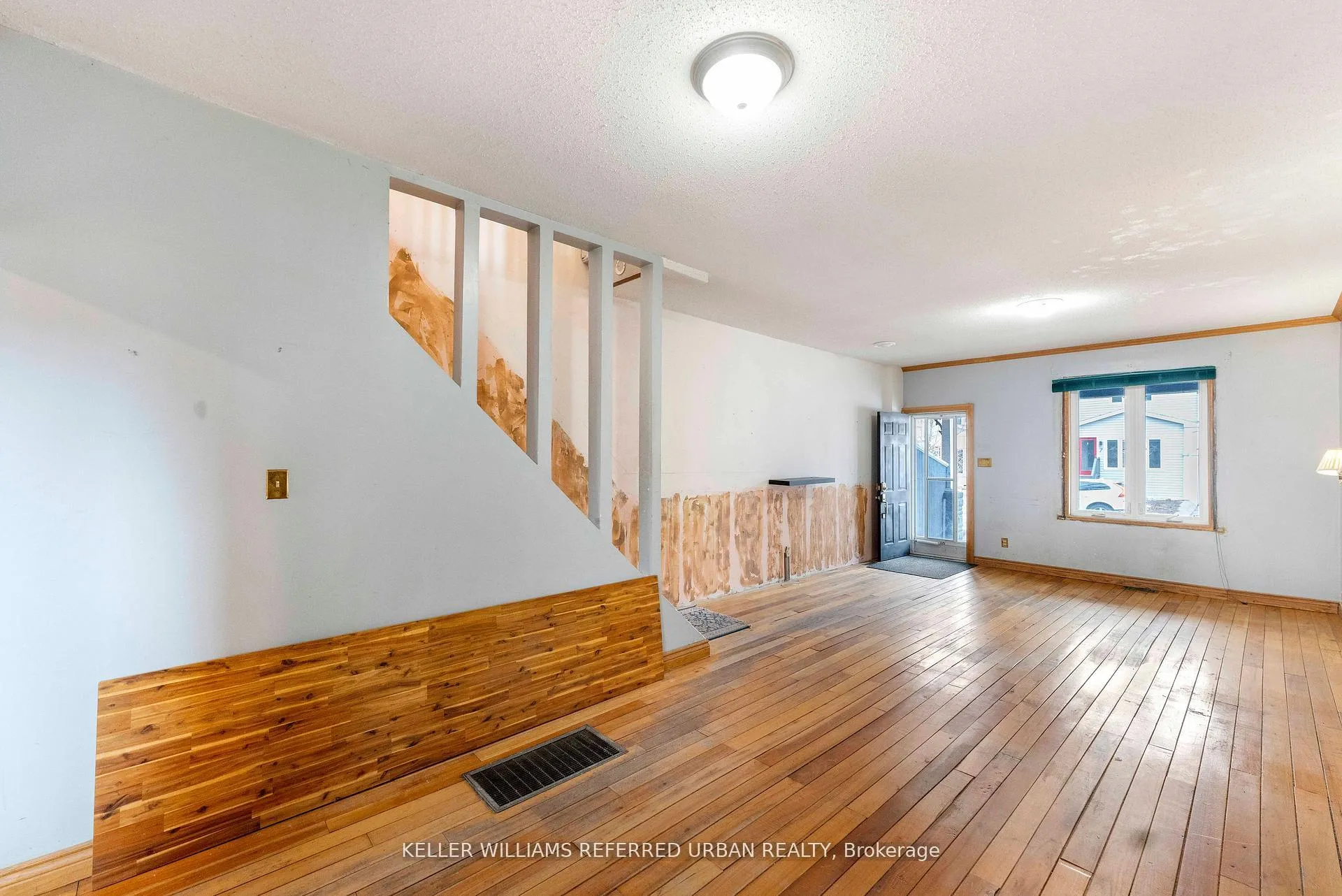 Photo 4 of 8 Woodlee Road, Toronto, East End-Danforth — HOMEH