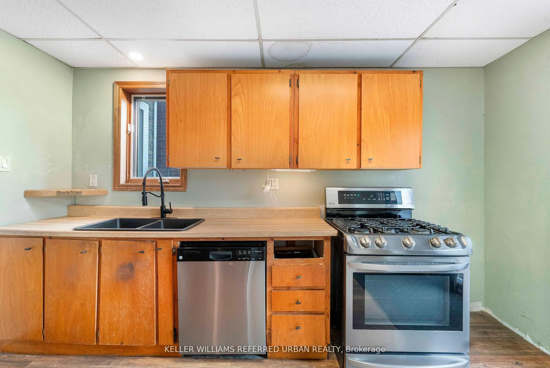 Photo 9 of 8 Woodlee Road, Toronto, East End-Danforth — HOMEH