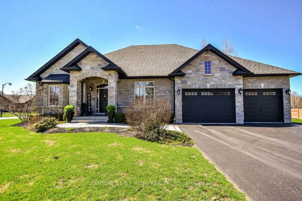 Front of 2 Roy Hickling Drive