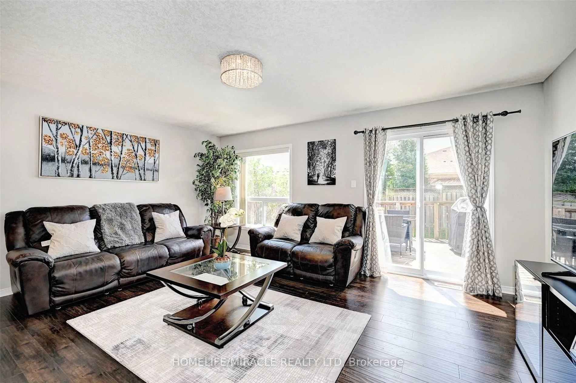 Photo 2 of 130 Upper Mercer Street, Kitchener, Grand River South — HOMEH