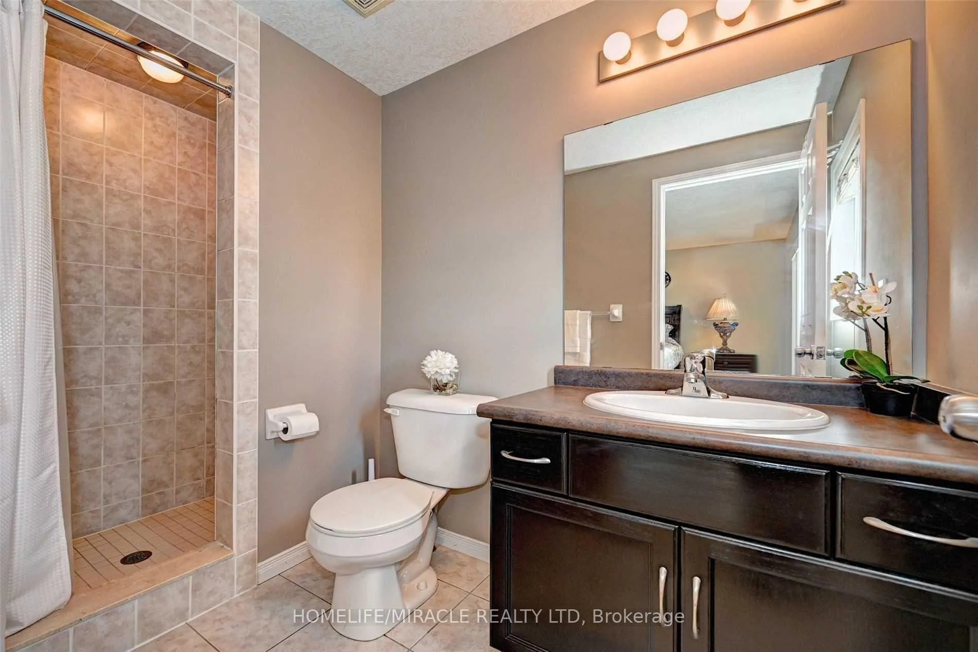 Photo 14 of 130 Upper Mercer Street, Kitchener, Grand River South — HOMEH