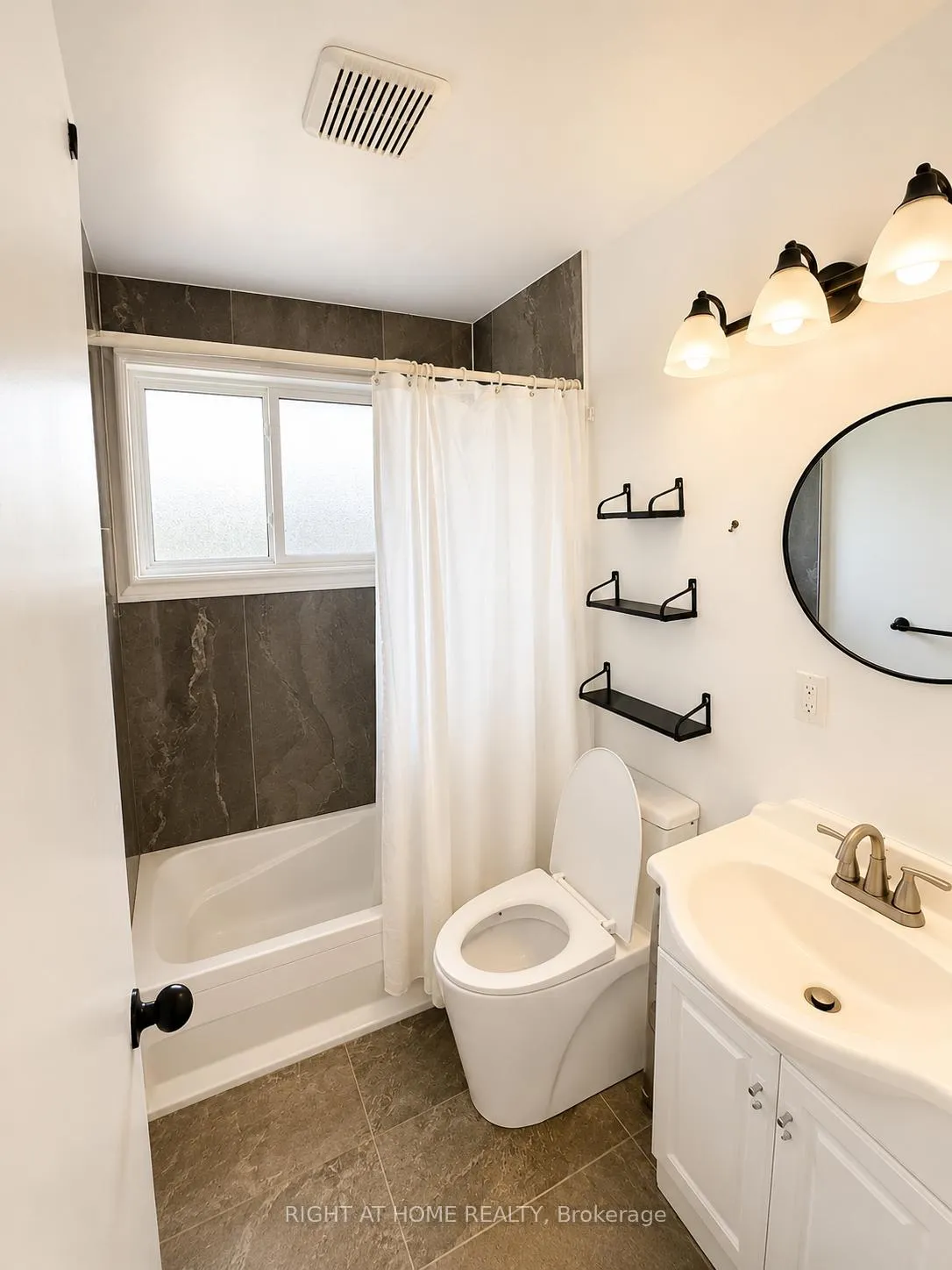 Photo 6 of 22 Charlbrook Avenue, Barrie, Cundles East — HOMEH