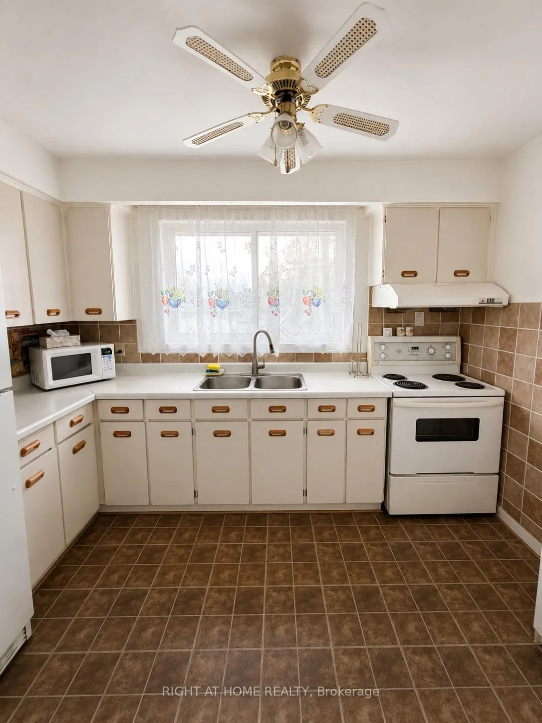 Photo 9 of 22 Charlbrook Avenue, Barrie, Cundles East — HOMEH