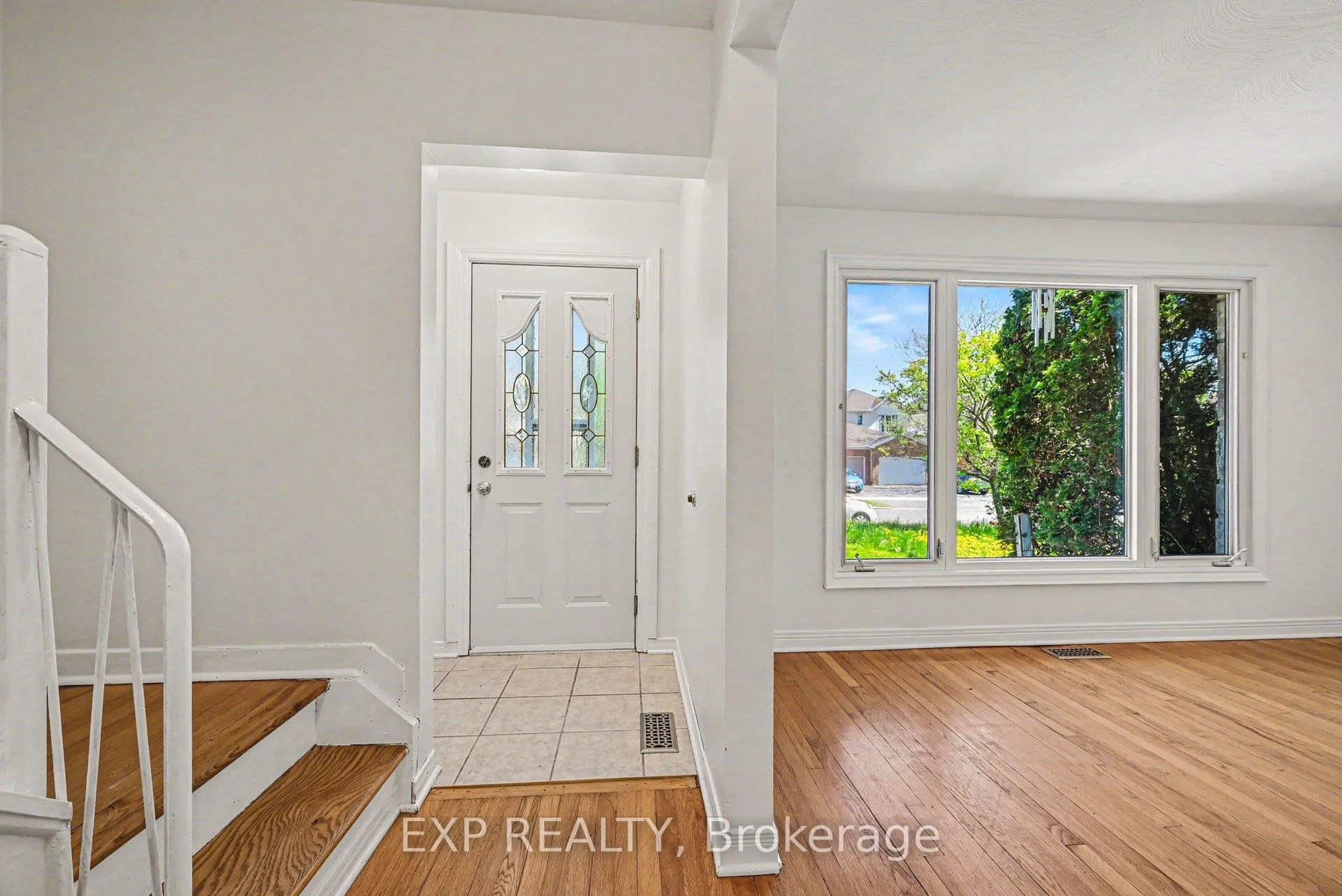 Photo 3 of 1214 Clyde Avenue, Ottawa, Copeland Park — HOMEH