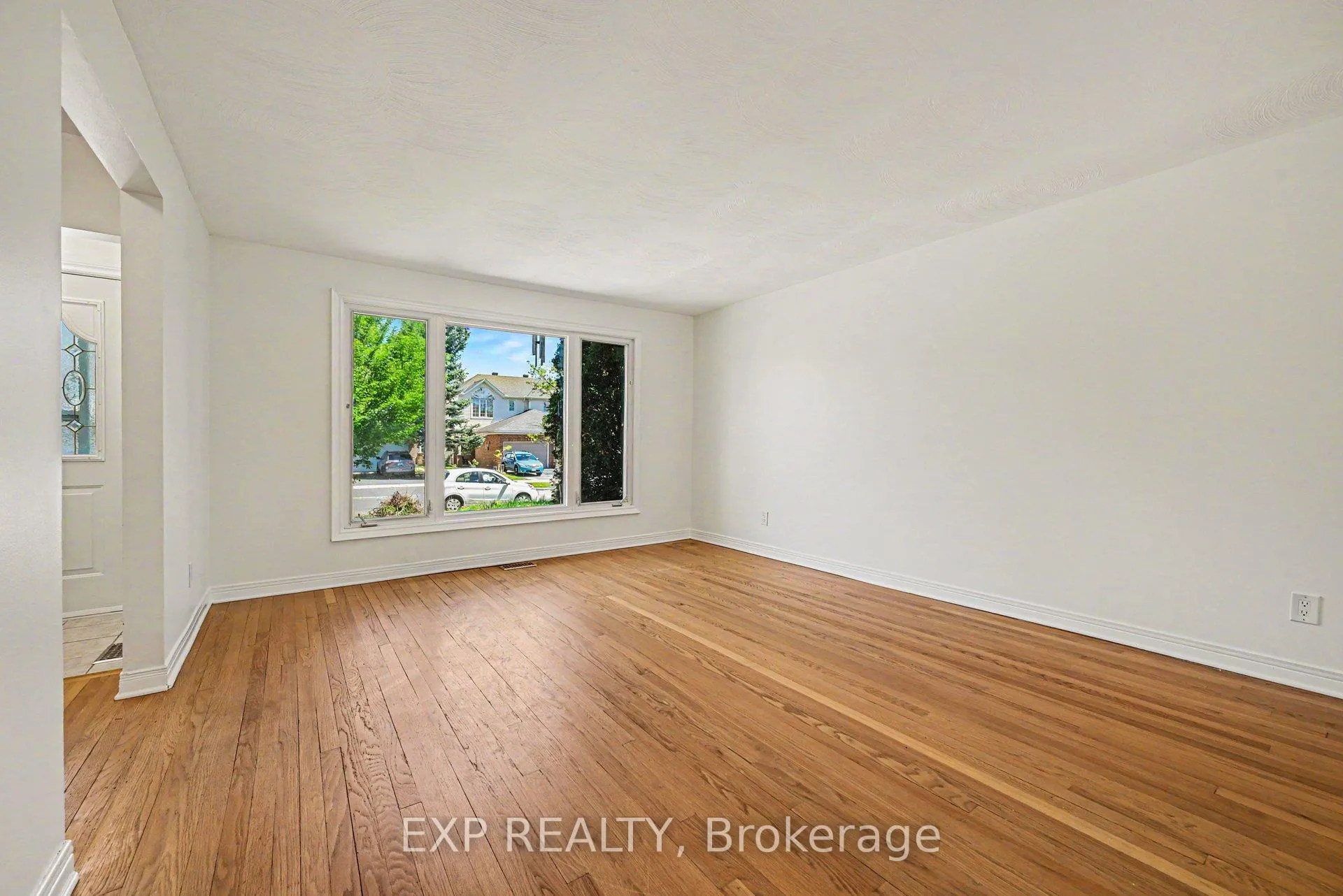 Photo 4 of 1214 Clyde Avenue, Ottawa, Copeland Park — HOMEH