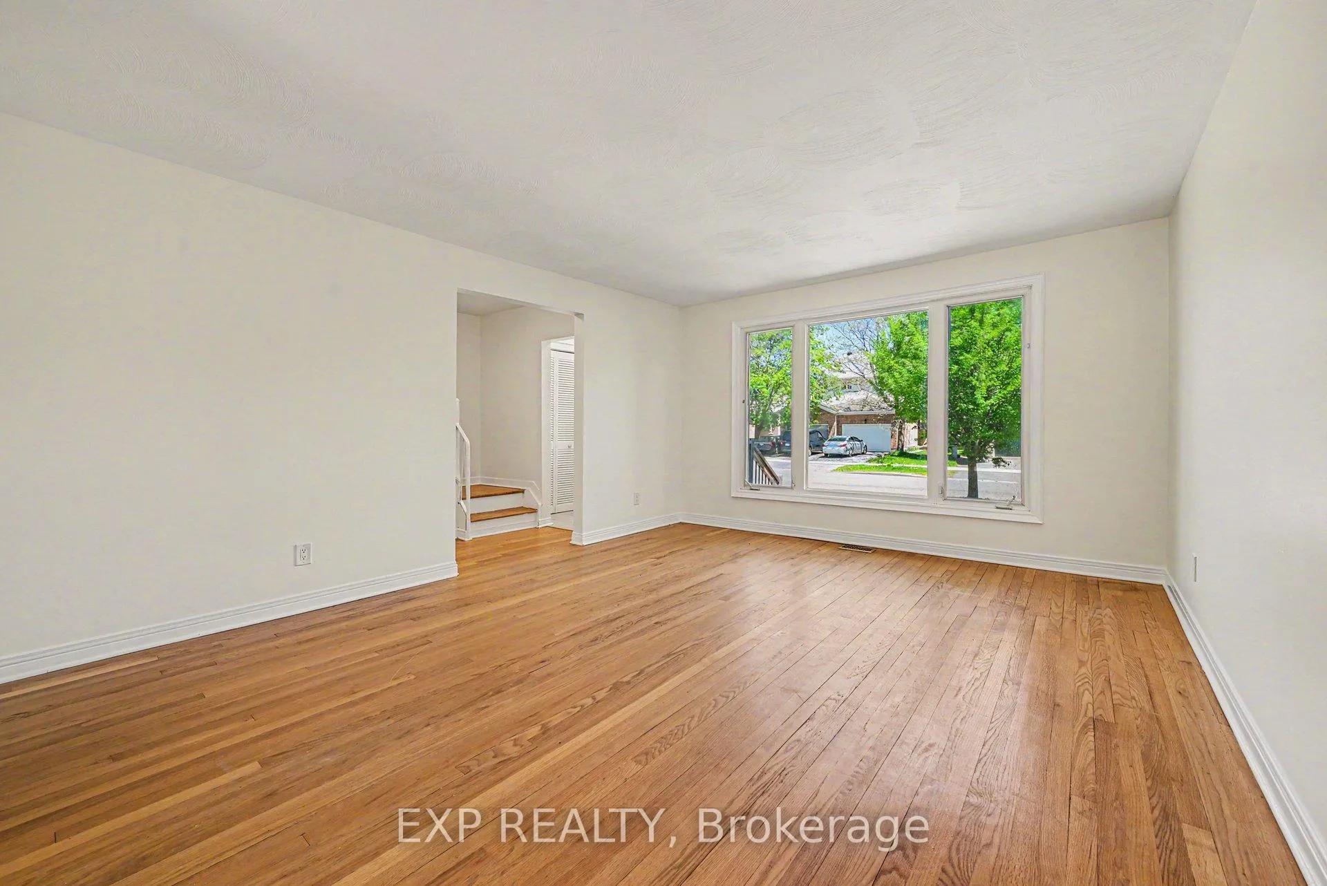 Photo 5 of 1214 Clyde Avenue, Ottawa, Copeland Park — HOMEH