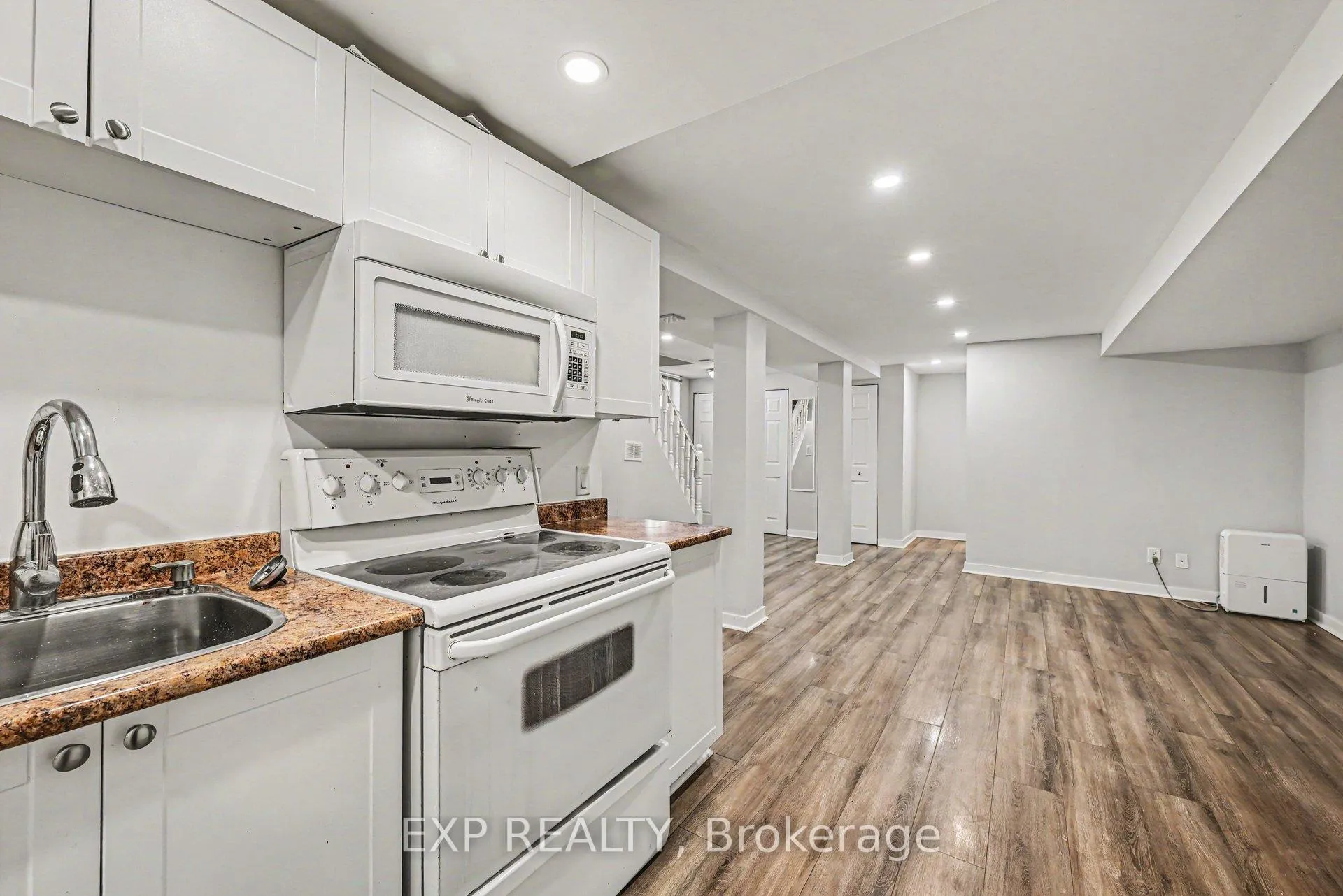 Photo 28 of 1214 Clyde Avenue, Ottawa, Copeland Park — HOMEH