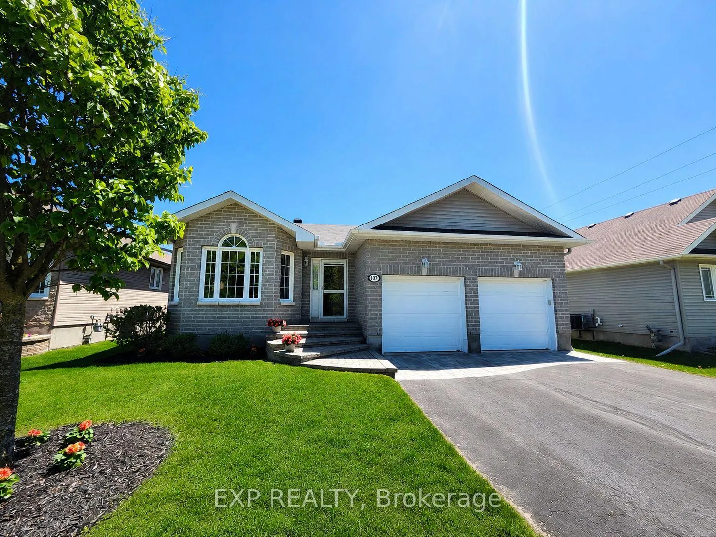 Photo 2 of 107 Ferrara Drive, Smiths Falls — HOMEH
