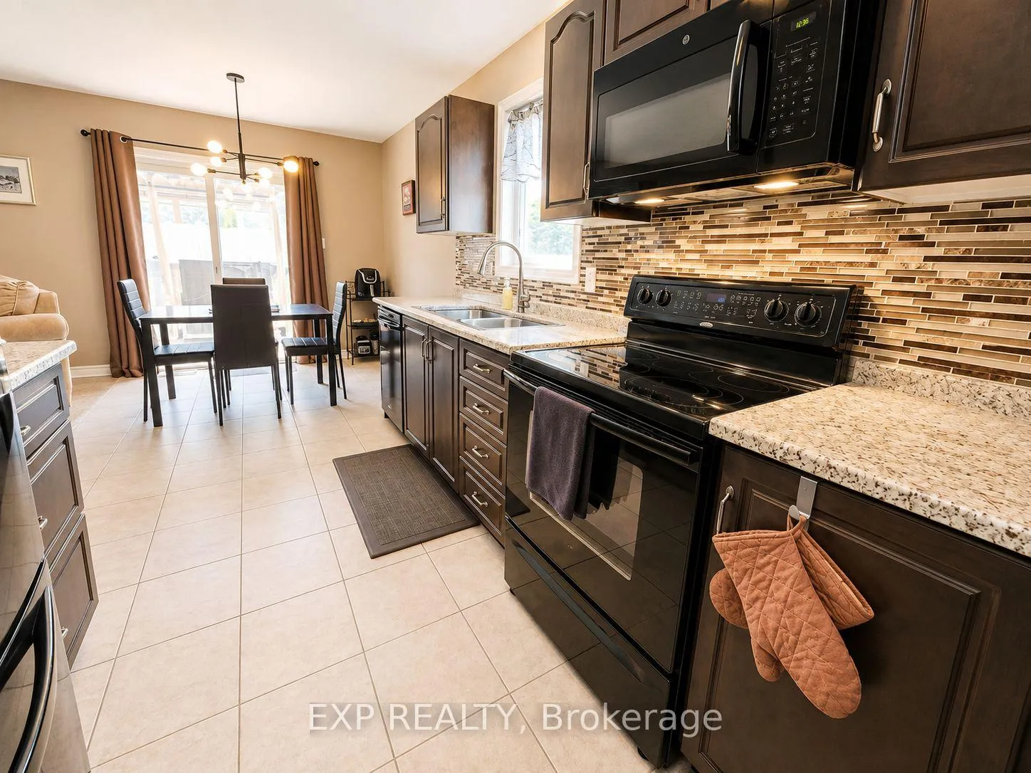 Photo 3 of 107 Ferrara Drive, Smiths Falls — HOMEH