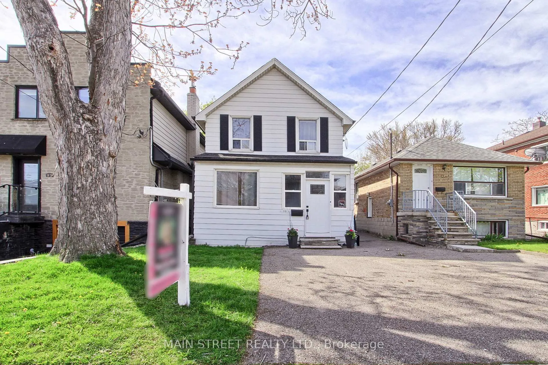 Photo 2 of 19 Macdonald Street, Etobicoke, Mimico — HOMEH