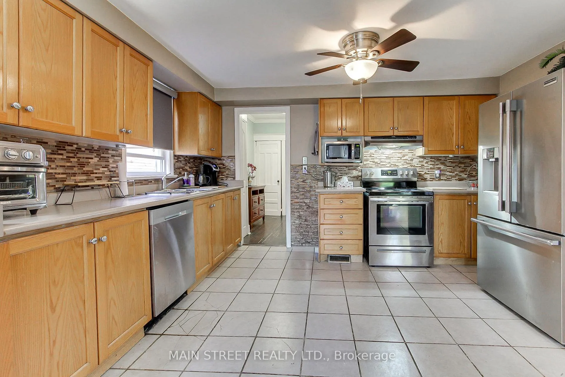 Photo 12 of 19 Macdonald Street, Etobicoke, Mimico — HOMEH