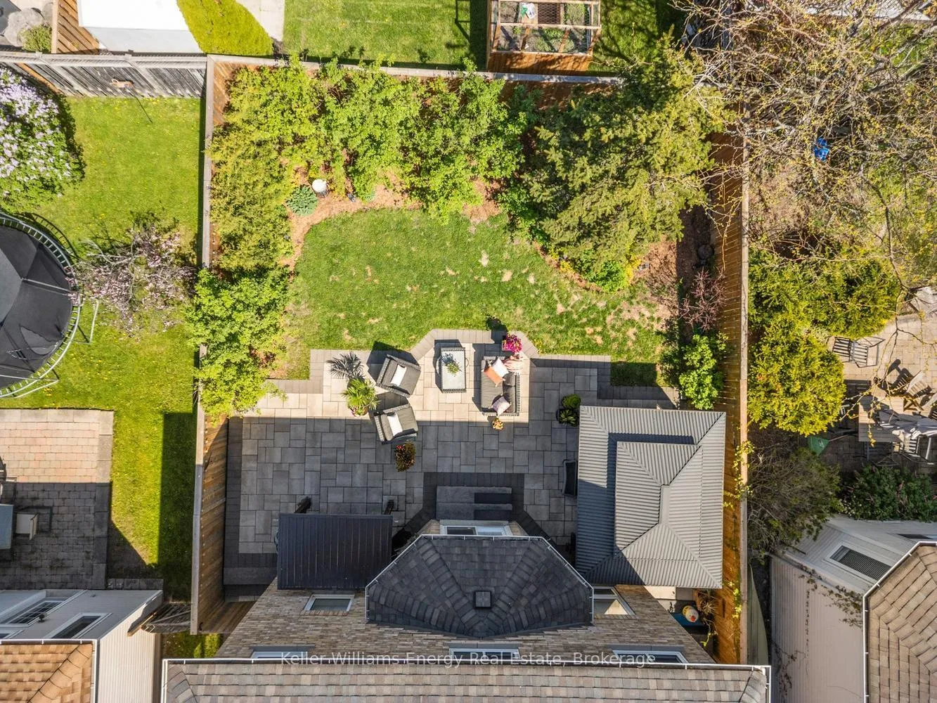 Photo 6 of 10 Tunney Place, Whitby, Brooklin — HOMEH