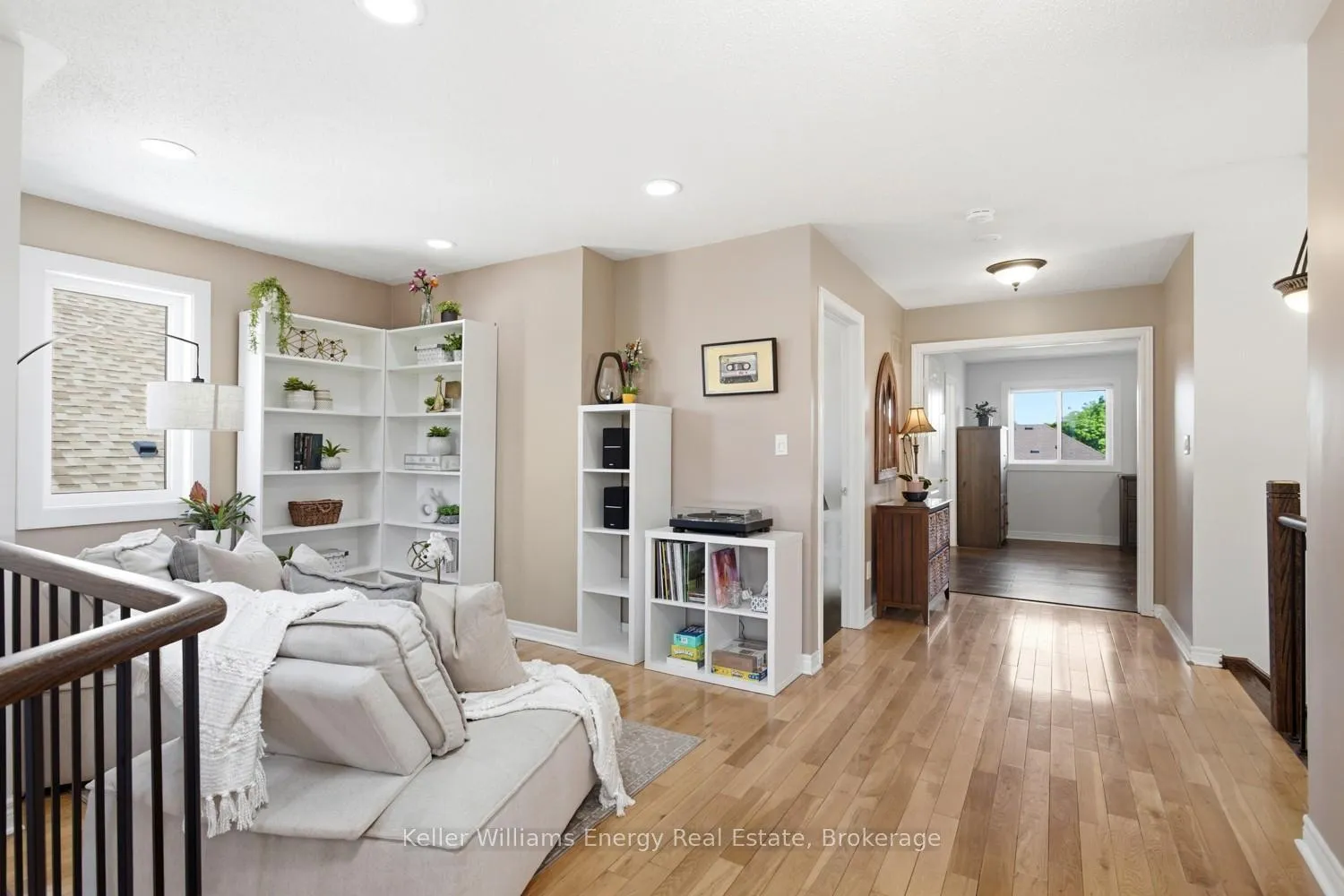Photo 9 of 10 Tunney Place, Whitby, Brooklin — HOMEH