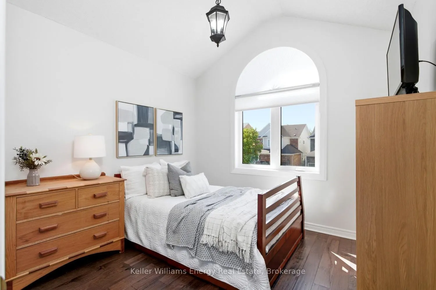 Photo 10 of 10 Tunney Place, Whitby, Brooklin — HOMEH