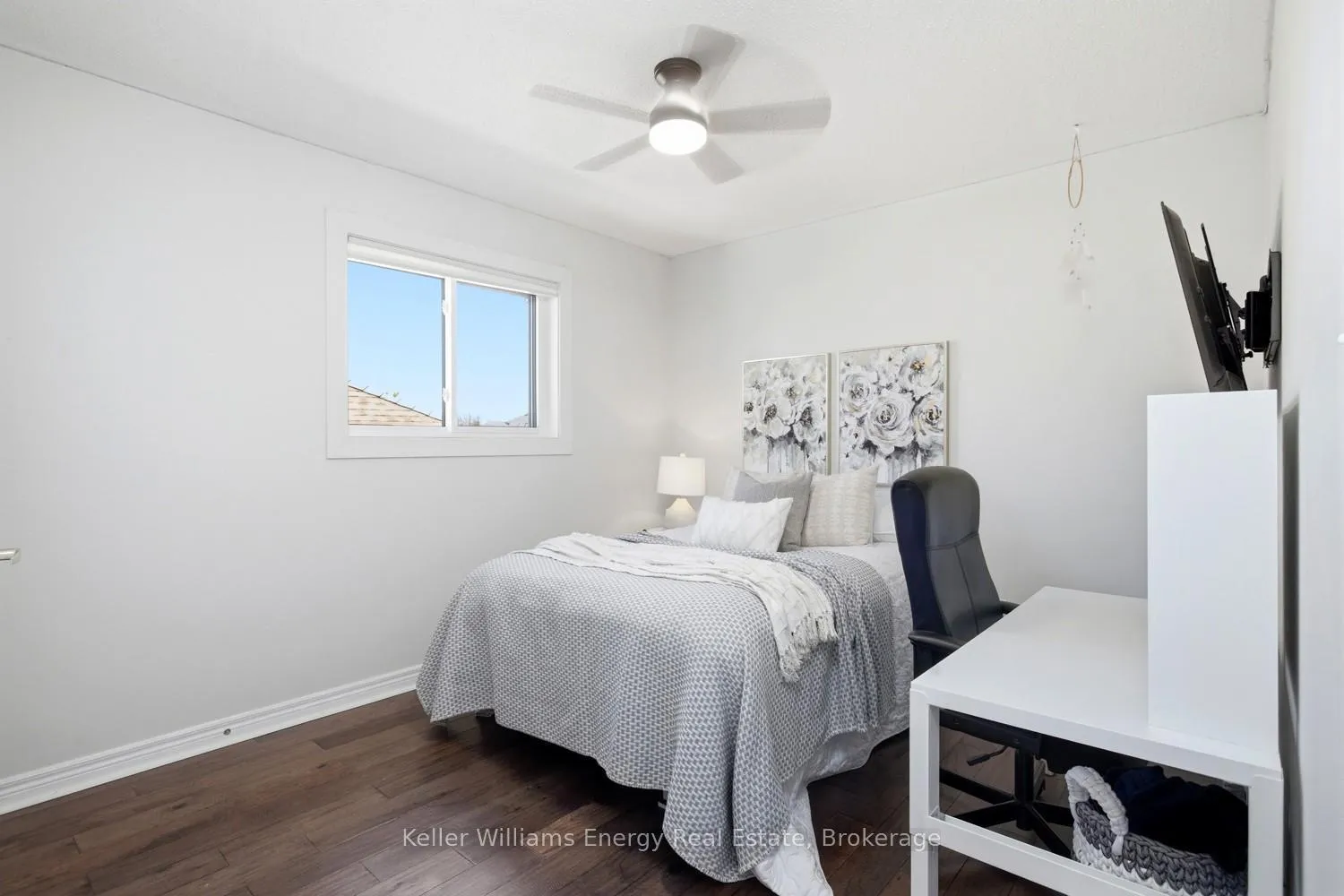 Photo 11 of 10 Tunney Place, Whitby, Brooklin — HOMEH