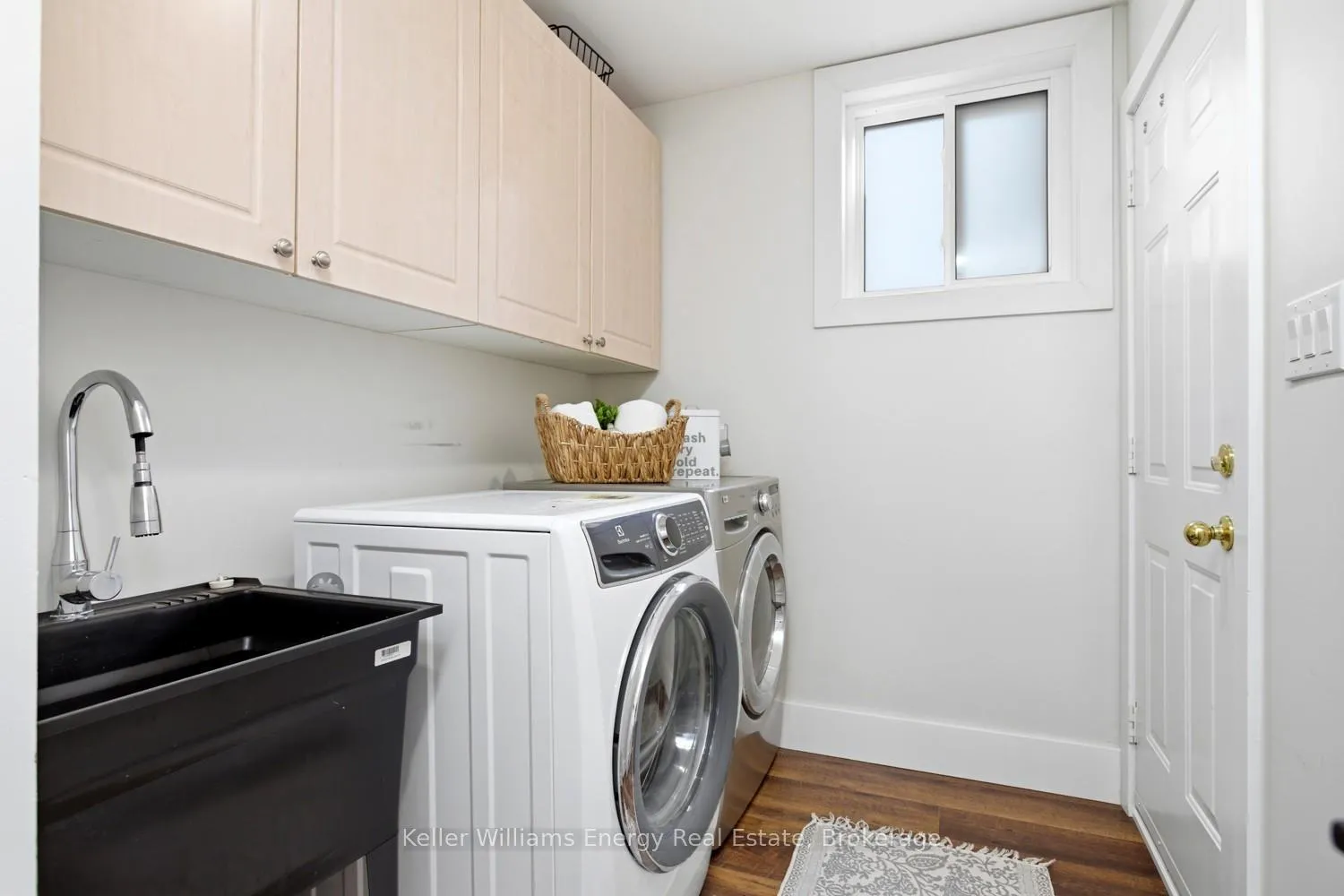 Photo 18 of 10 Tunney Place, Whitby, Brooklin — HOMEH