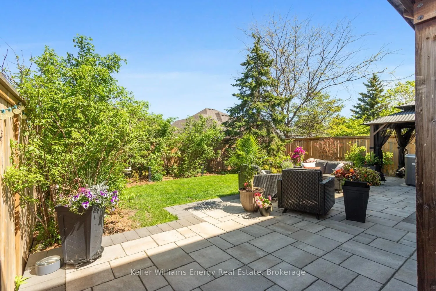 Photo 41 of 10 Tunney Place, Whitby, Brooklin — HOMEH