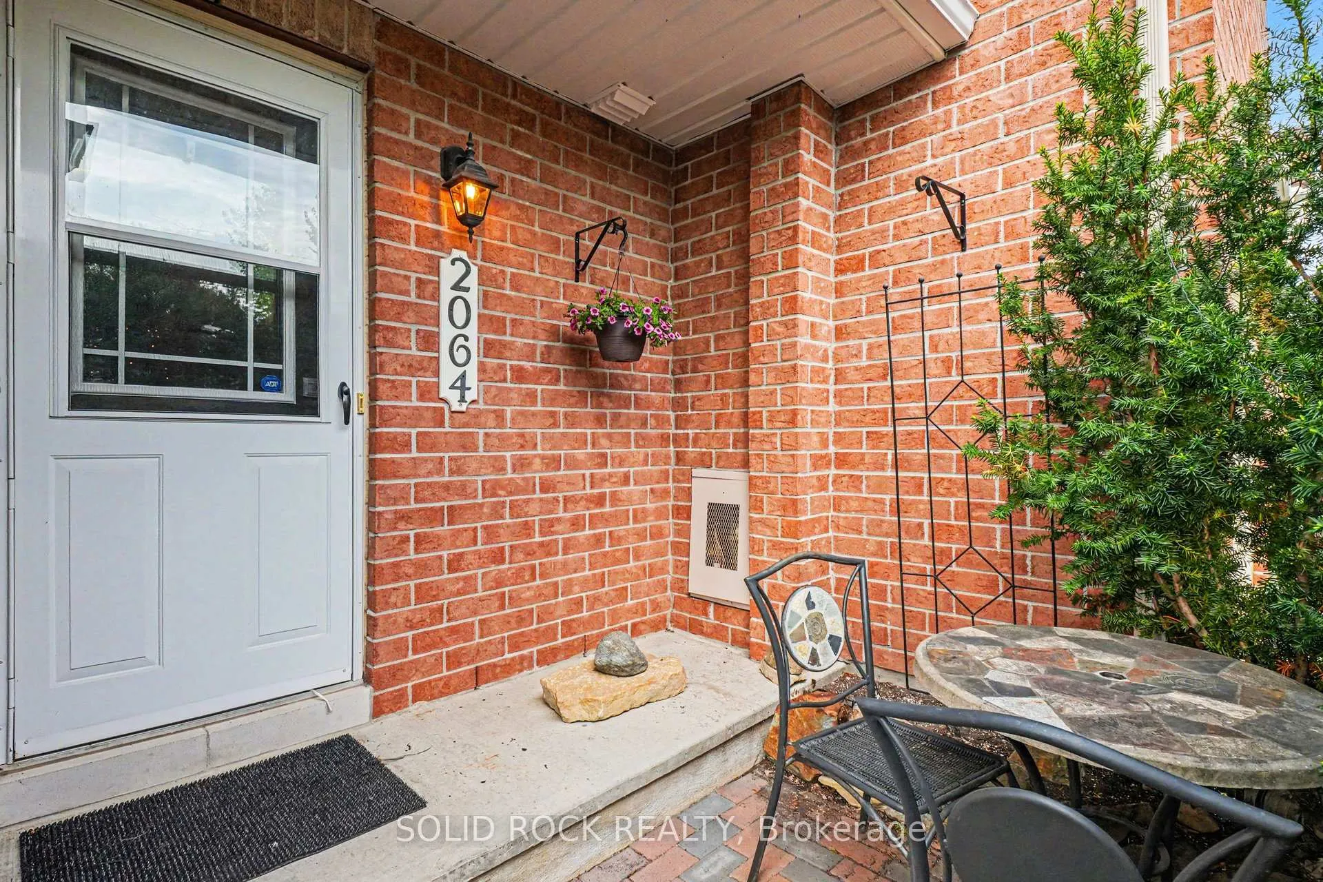 Photo 2 of 2064 Dunollie Crescent, Ottawa, Kanata - Morgan's Grant/South March — HOMEH