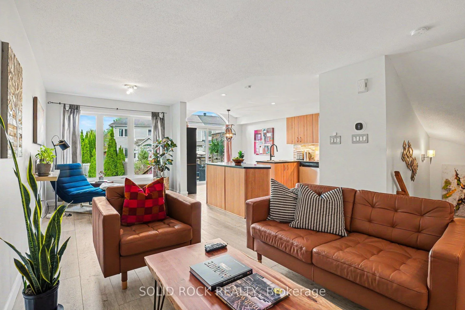 Photo 4 of 2064 Dunollie Crescent, Ottawa, Kanata - Morgan's Grant/South March — HOMEH