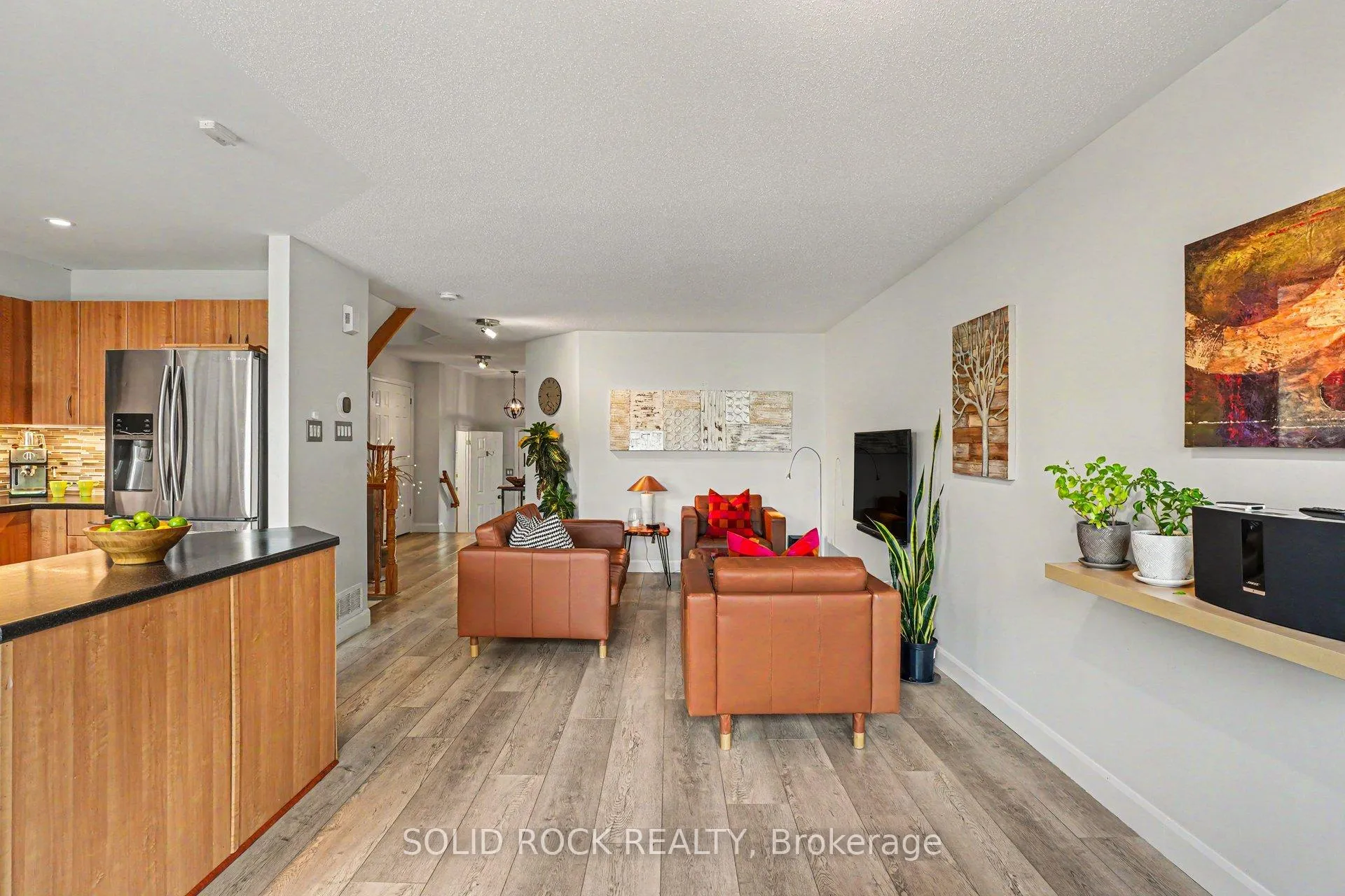 Photo 5 of 2064 Dunollie Crescent, Ottawa, Kanata - Morgan's Grant/South March — HOMEH