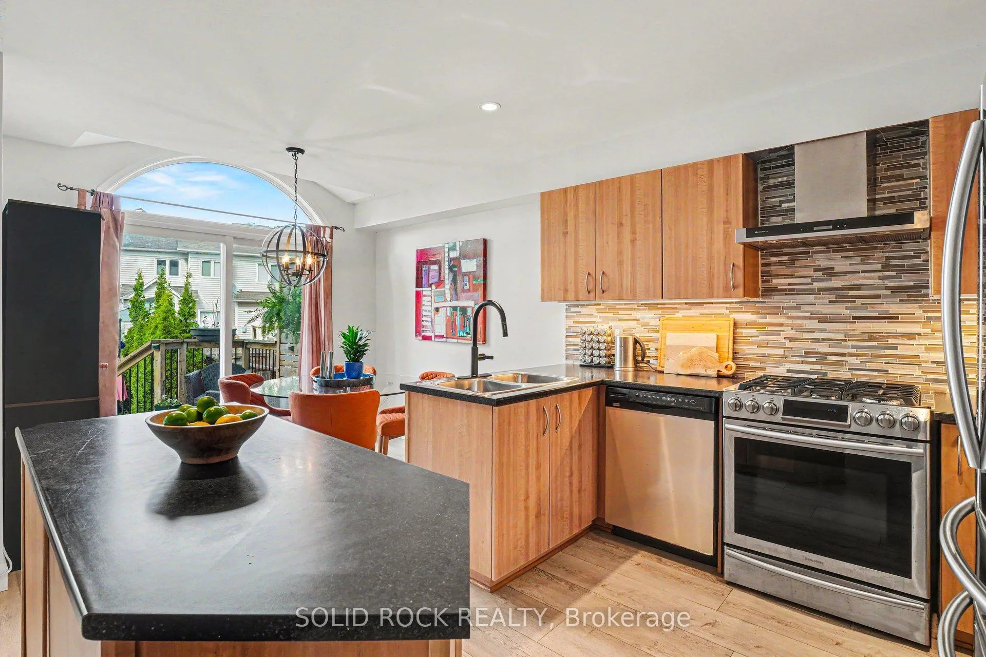 Photo 7 of 2064 Dunollie Crescent, Ottawa, Kanata - Morgan's Grant/South March — HOMEH