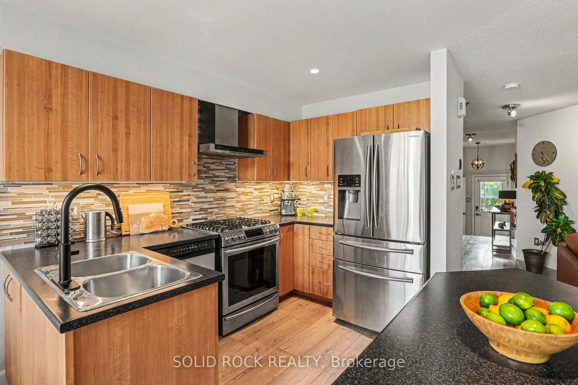 Photo 9 of 2064 Dunollie Crescent, Ottawa, Kanata - Morgan's Grant/South March — HOMEH