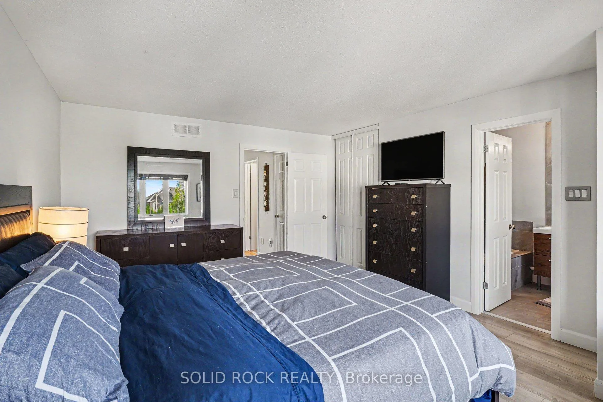 Photo 11 of 2064 Dunollie Crescent, Ottawa, Kanata - Morgan's Grant/South March — HOMEH