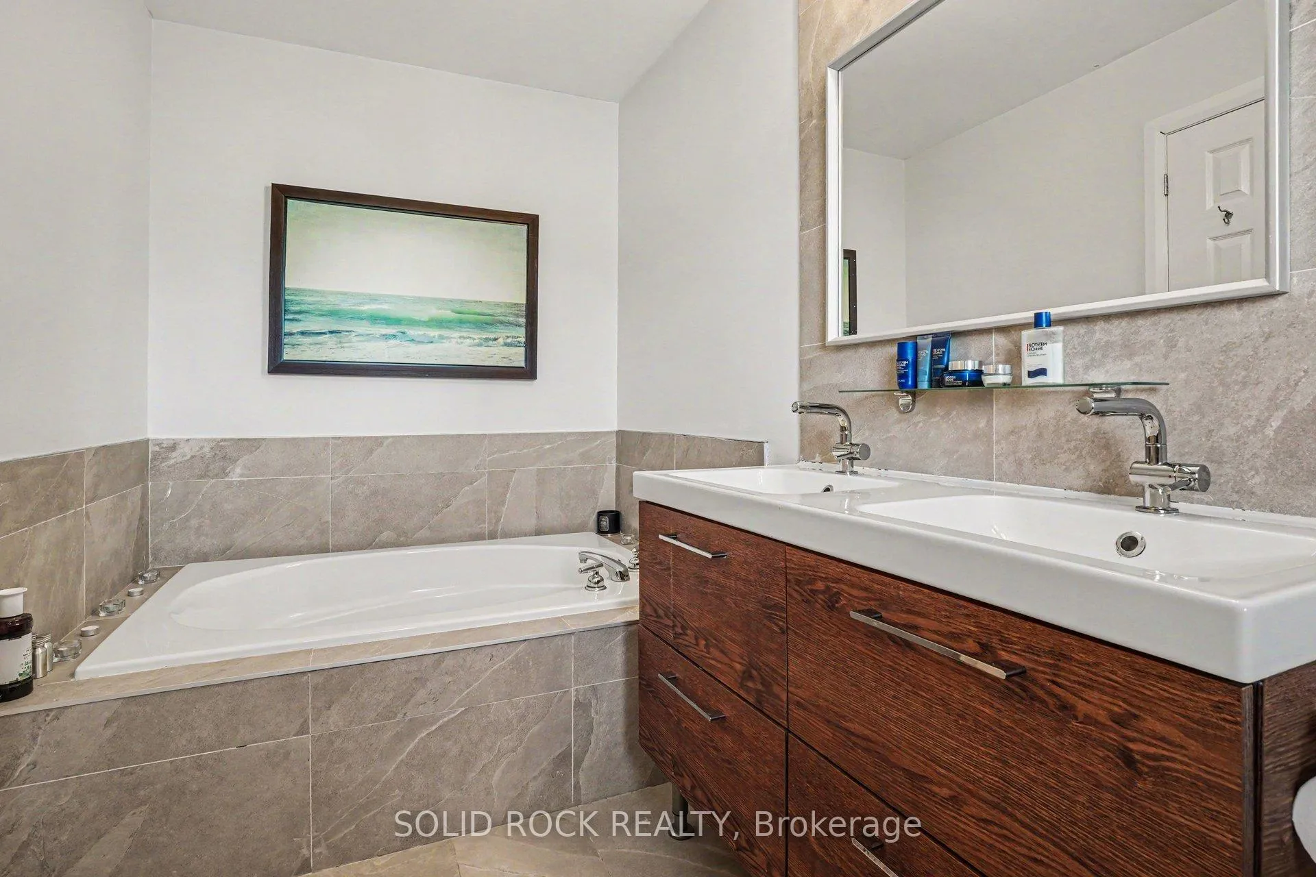 Photo 13 of 2064 Dunollie Crescent, Ottawa, Kanata - Morgan's Grant/South March — HOMEH
