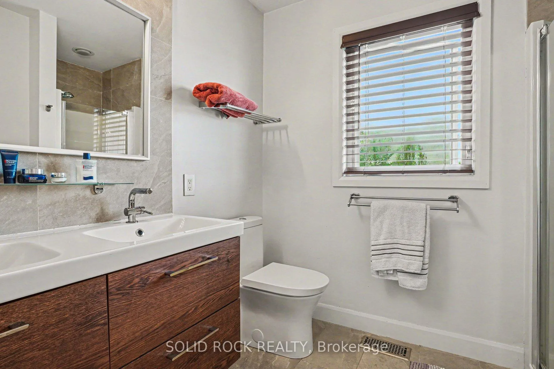 Photo 14 of 2064 Dunollie Crescent, Ottawa, Kanata - Morgan's Grant/South March — HOMEH