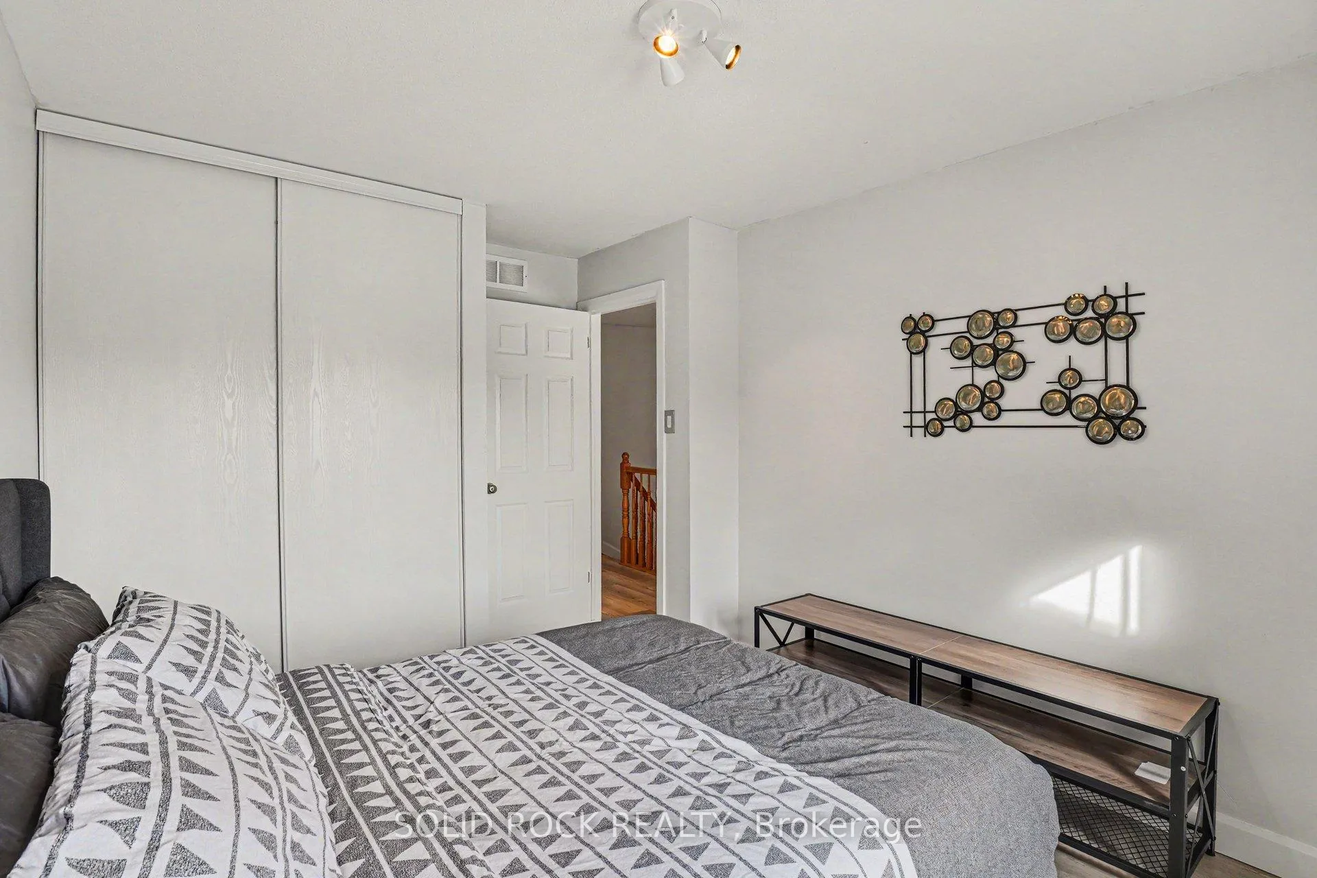 Photo 15 of 2064 Dunollie Crescent, Ottawa, Kanata - Morgan's Grant/South March — HOMEH