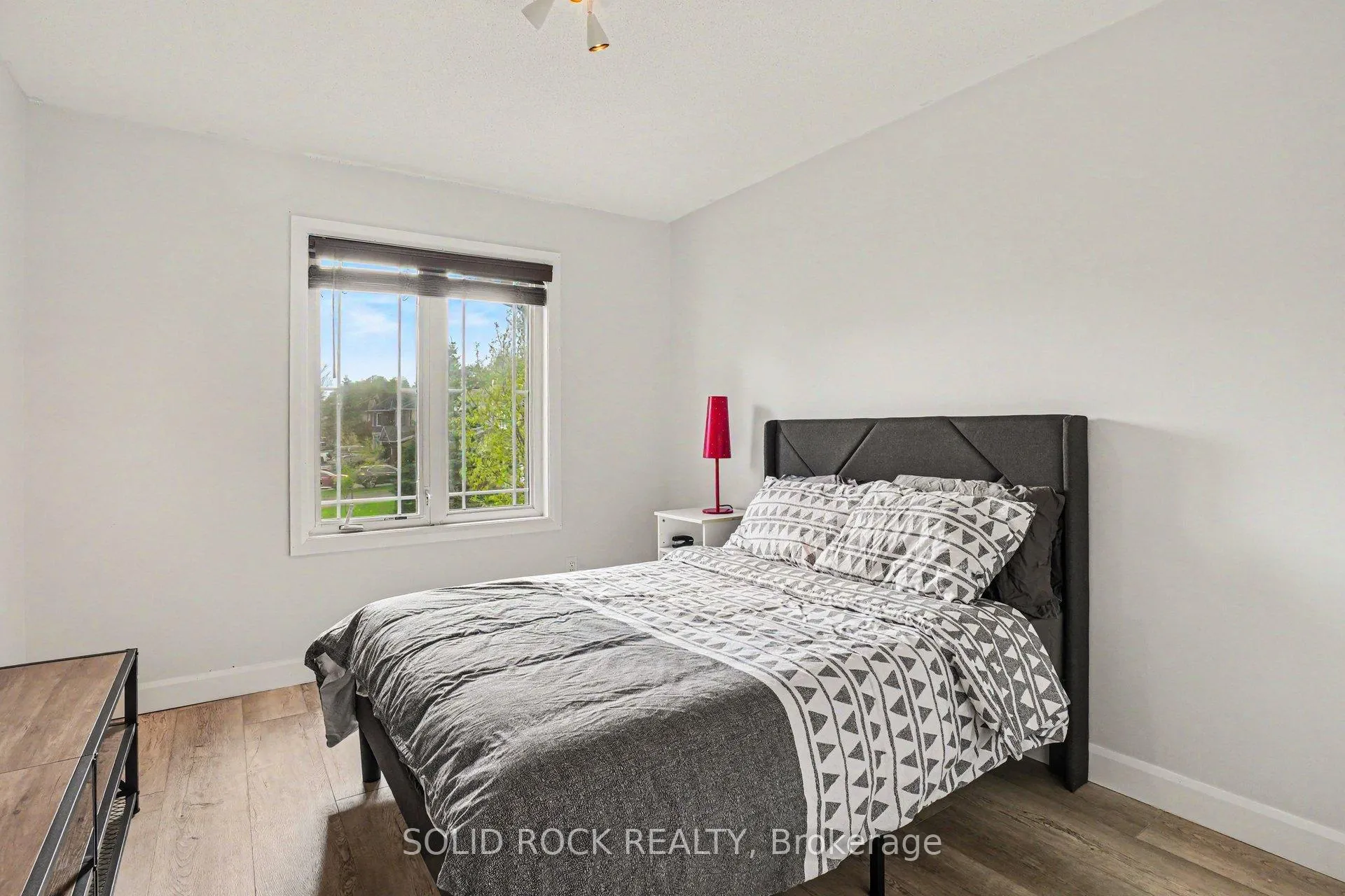 Photo 16 of 2064 Dunollie Crescent, Ottawa, Kanata - Morgan's Grant/South March — HOMEH