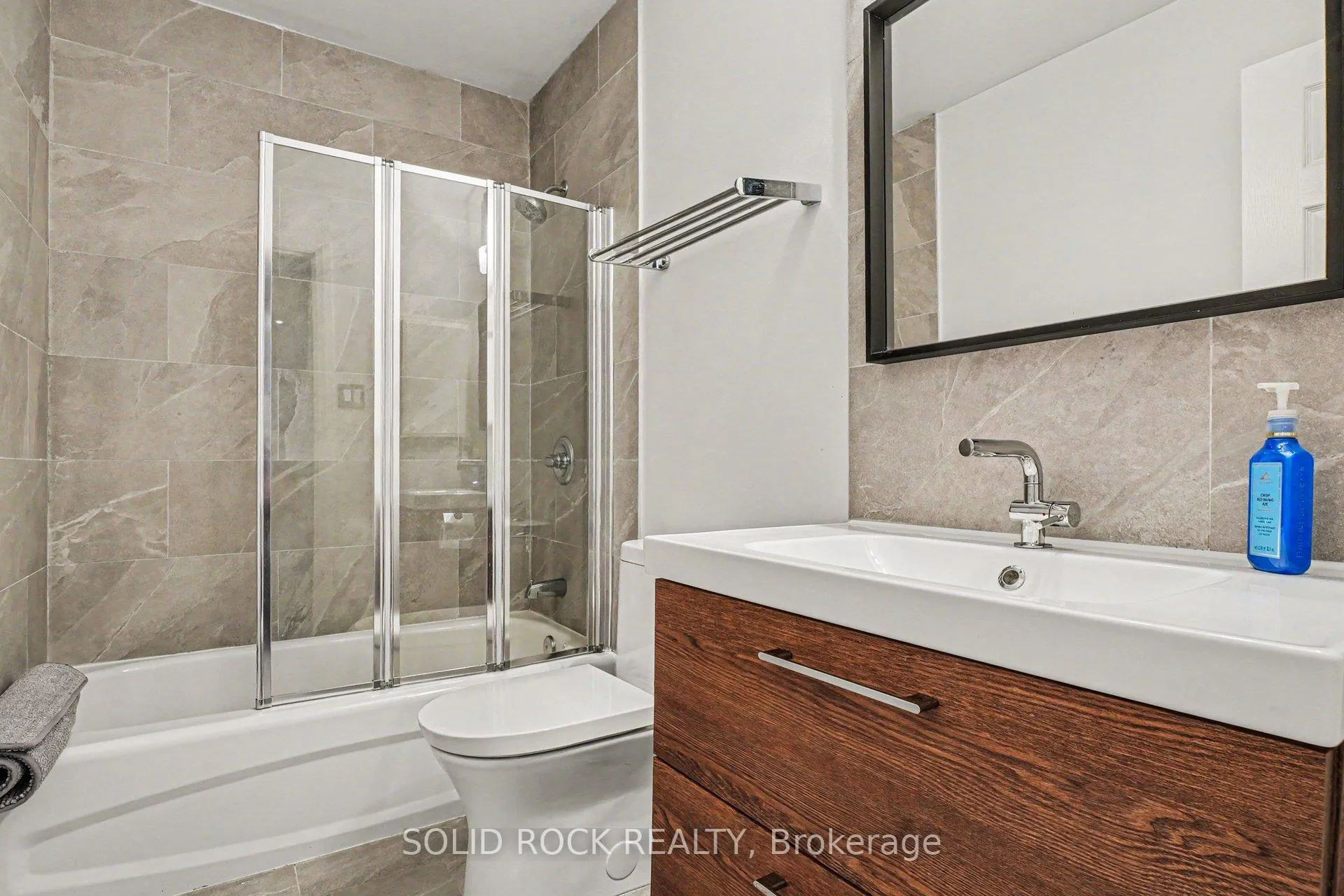 Photo 18 of 2064 Dunollie Crescent, Ottawa, Kanata - Morgan's Grant/South March — HOMEH