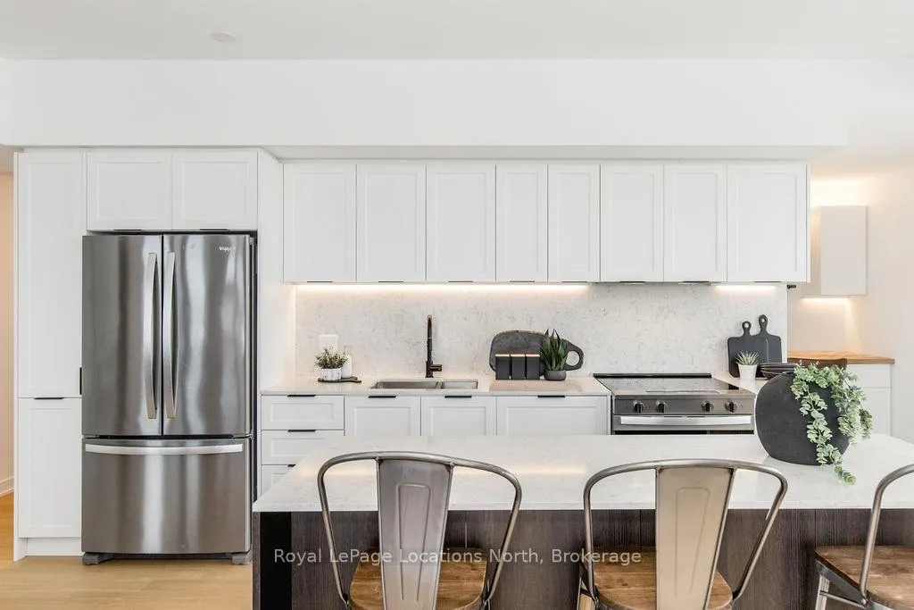 Photo 10 of Unit 523, 31 Huron Street, Collingwood — HOMEH