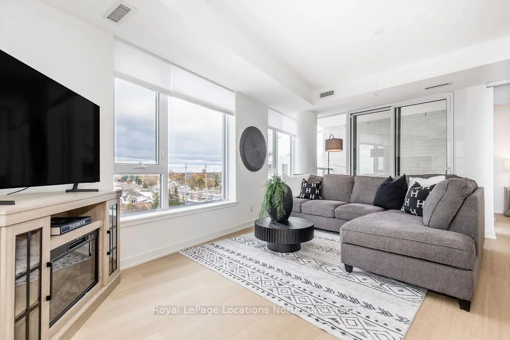 Photo 17 of Unit 523, 31 Huron Street, Collingwood — HOMEH