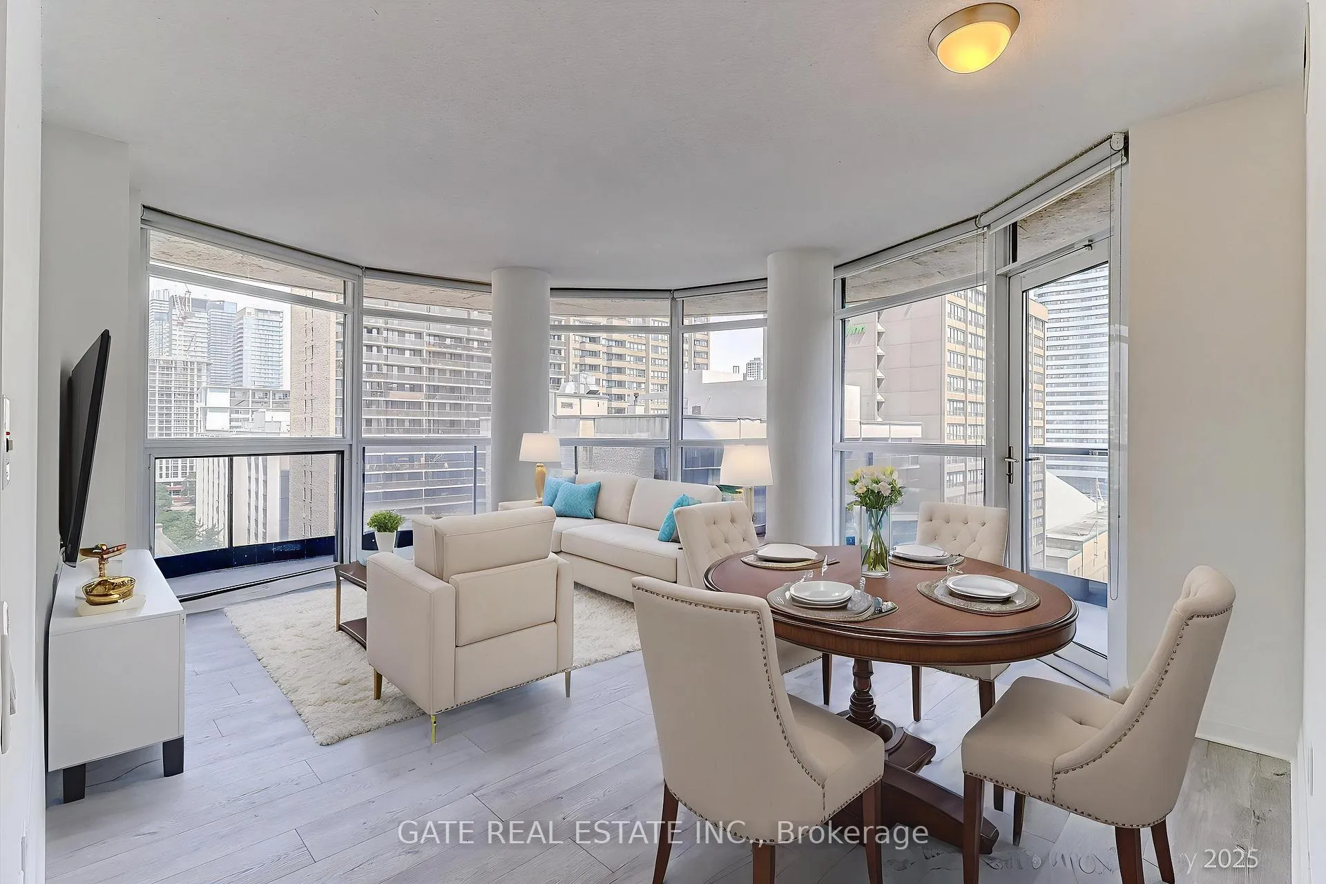 Photo 2 of Unit 1705, 21 Carlton Street, Toronto, Church-Yonge Corridor — HOMEH