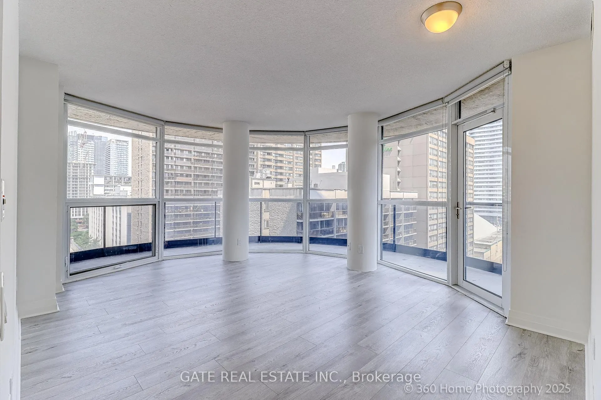 Photo 3 of Unit 1705, 21 Carlton Street, Toronto, Church-Yonge Corridor — HOMEH