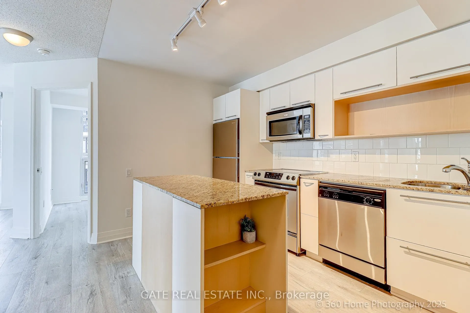 Photo 6 of Unit 1705, 21 Carlton Street, Toronto, Church-Yonge Corridor — HOMEH