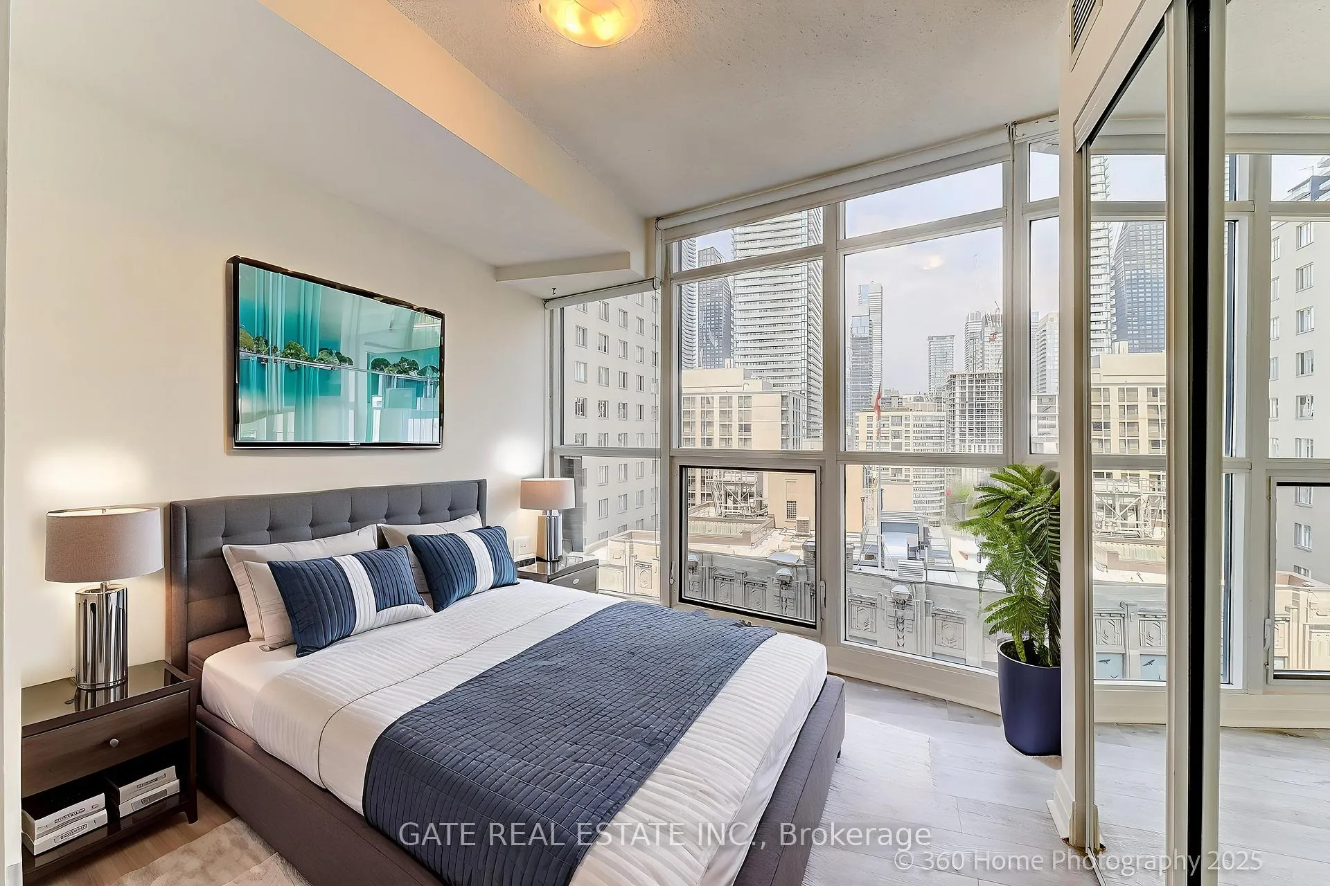 Photo 8 of Unit 1705, 21 Carlton Street, Toronto, Church-Yonge Corridor — HOMEH